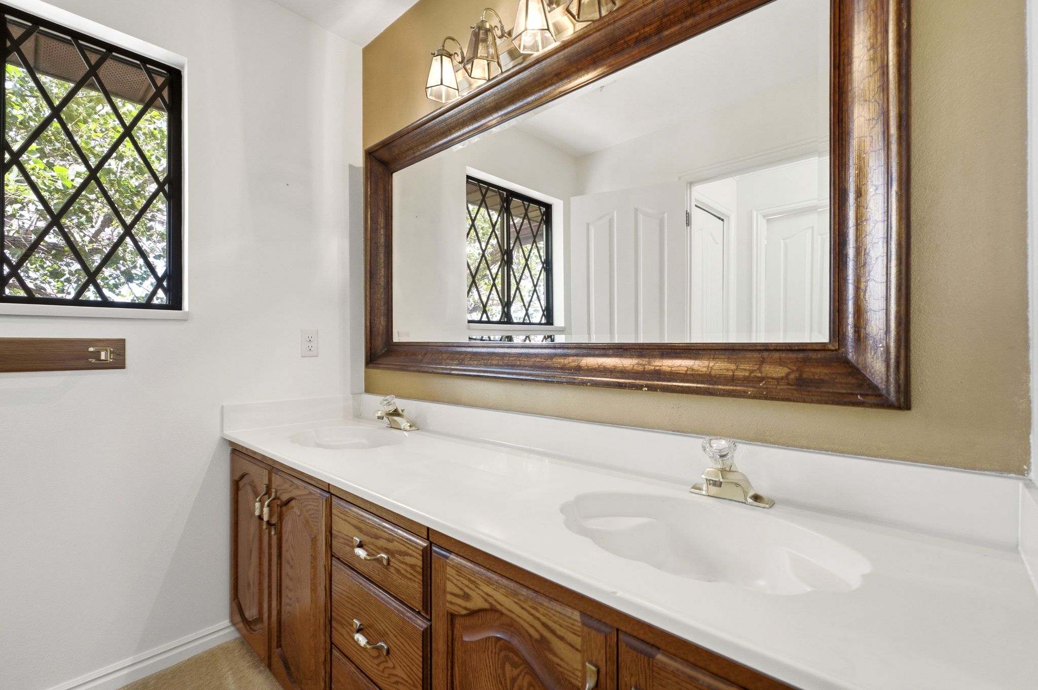 Upper level full bathroom