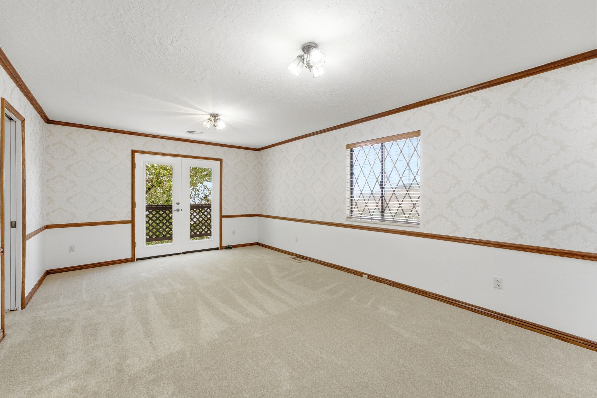 Primary suite sitting area