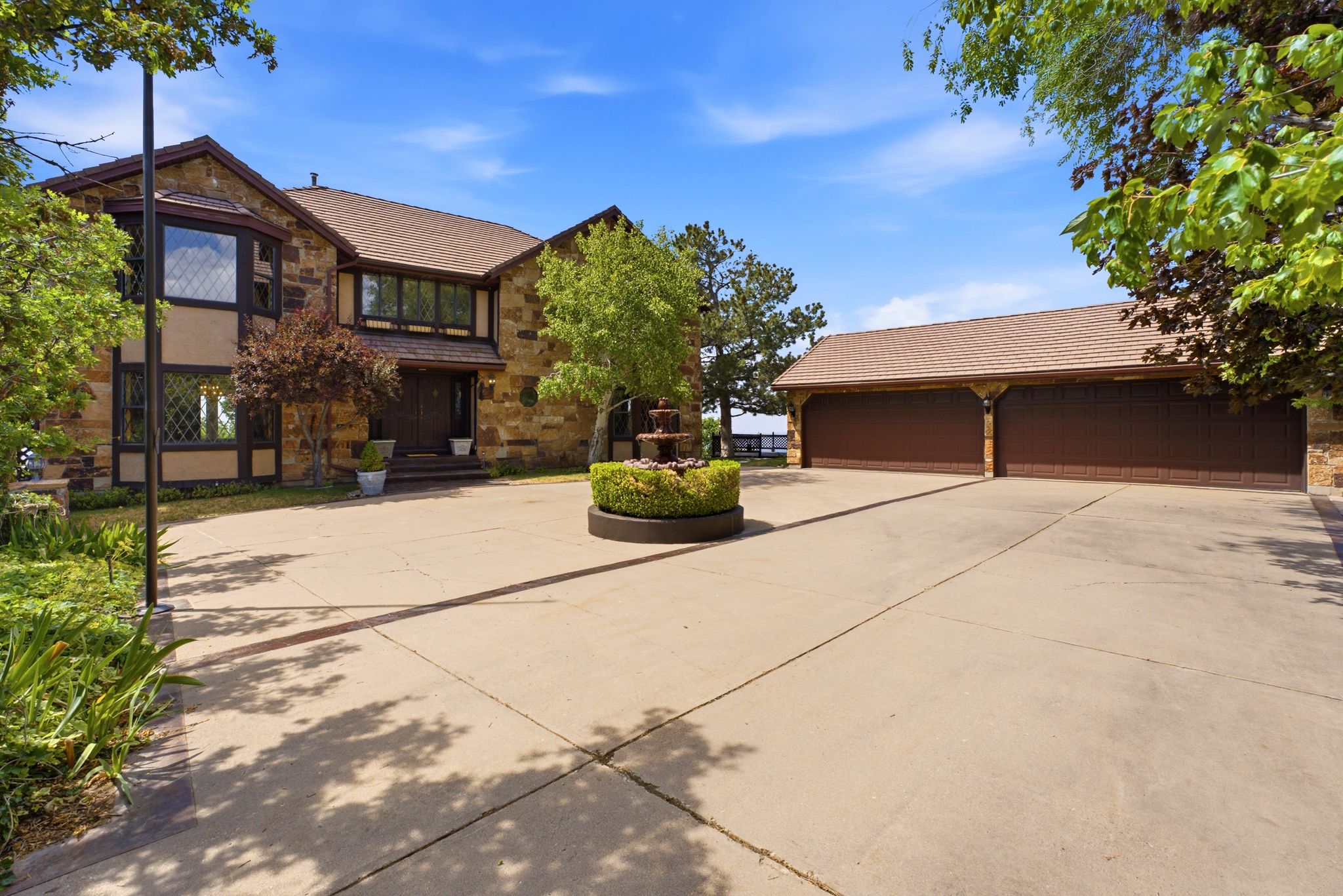 Front approach and parking