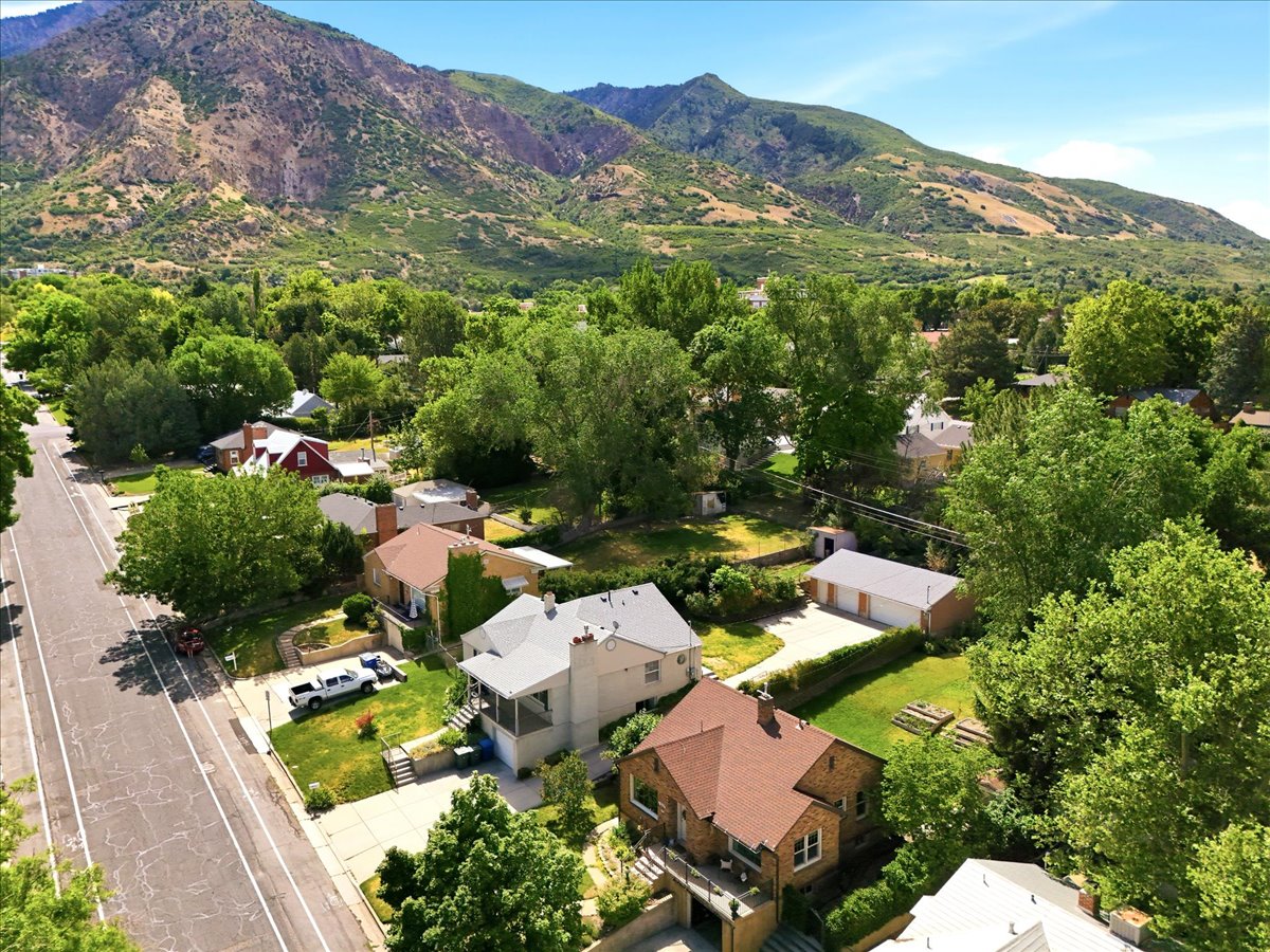 Property situated in a tree-lined neighborhood with mountain scenery