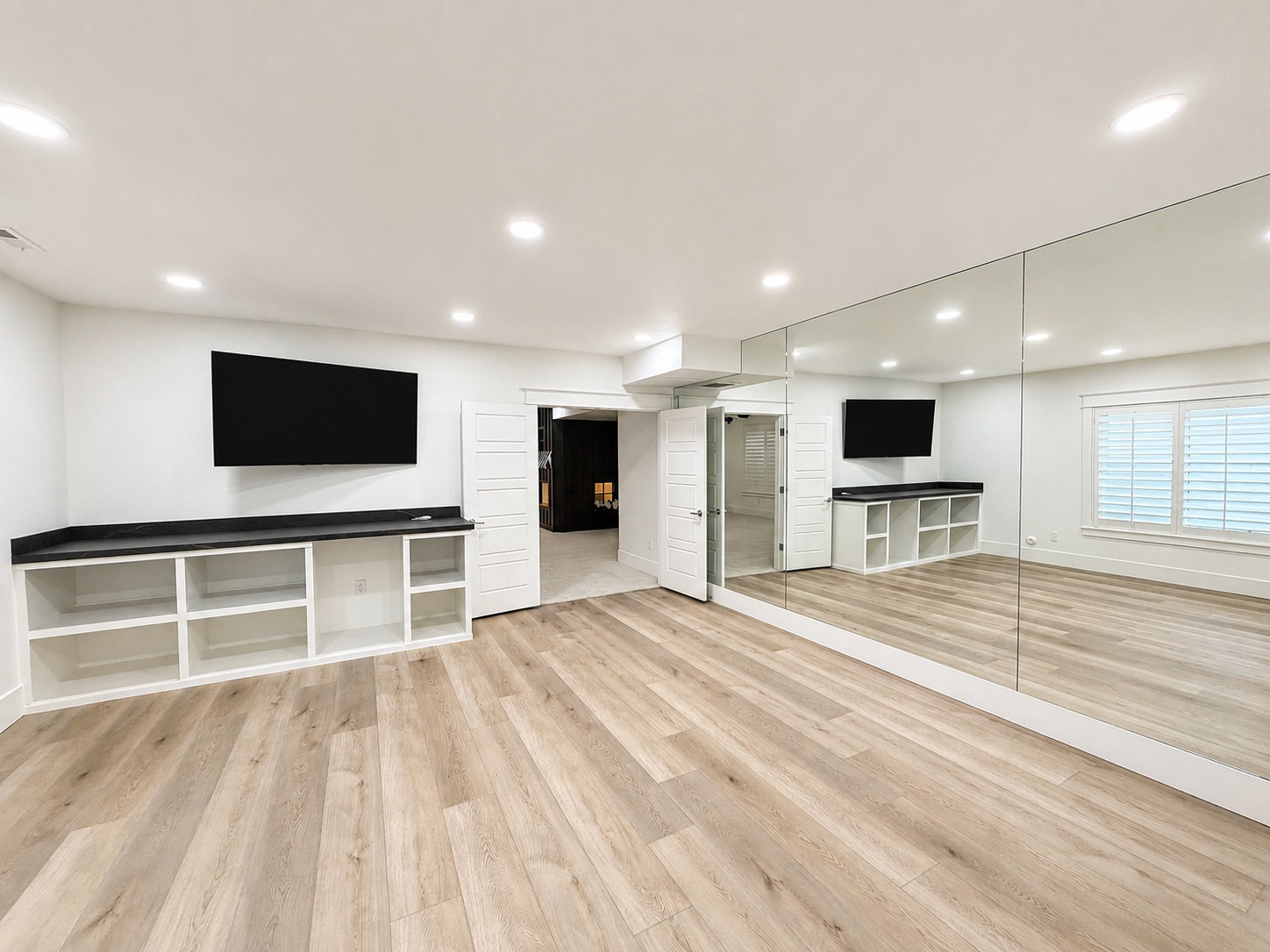 Exercise/dance room