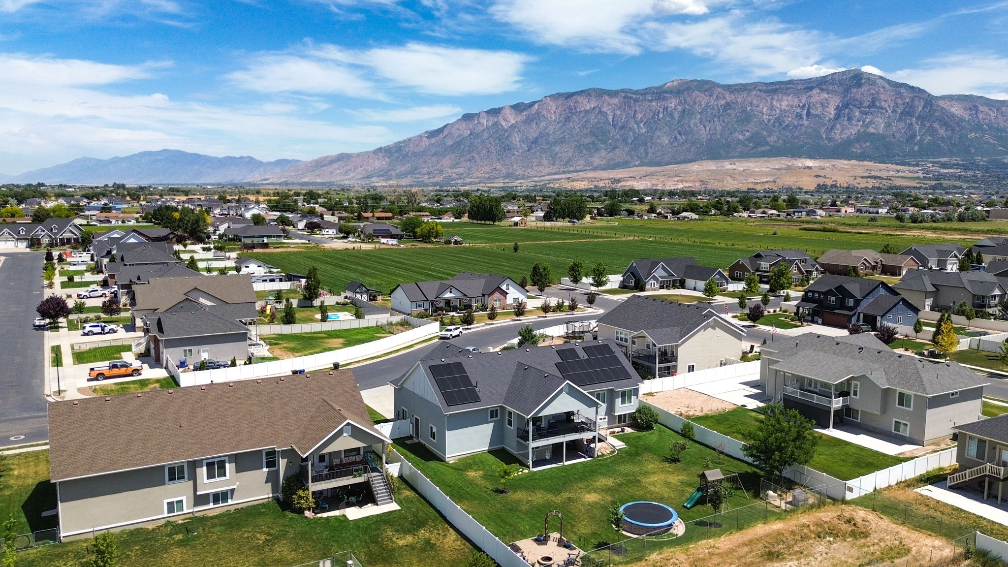 Residential neighborhood featuring single-family homes with mountain scenery