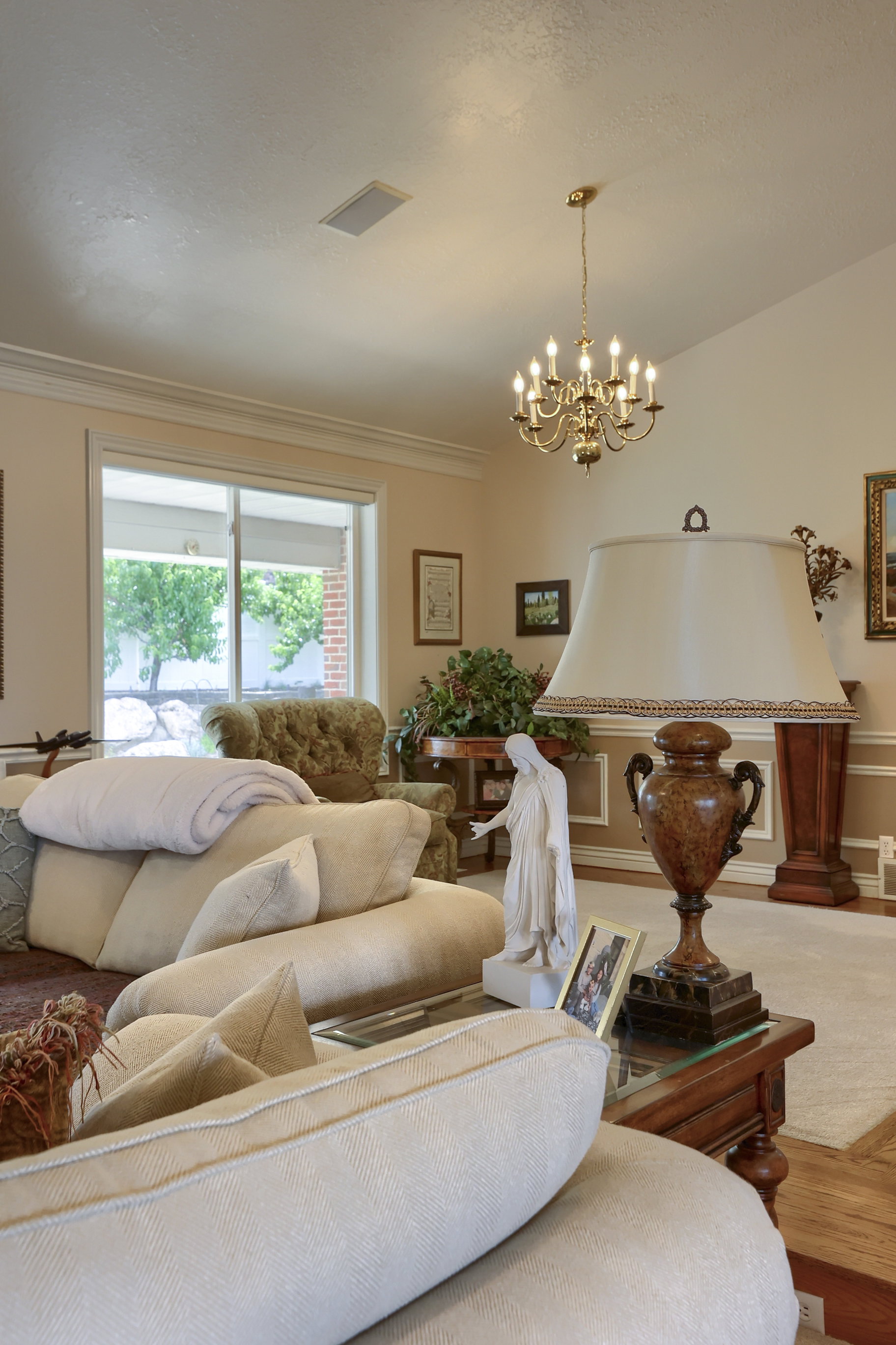 Vaulted ceiling featuring a brass chandelier and recessed lighting