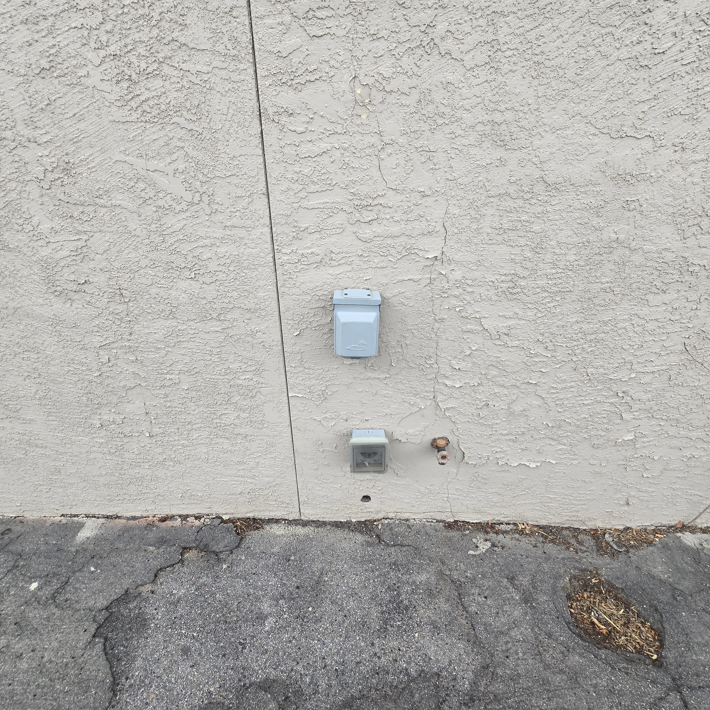 220 Volt outlet - 1 30 amp and 1 50 amp along with sewer dump.