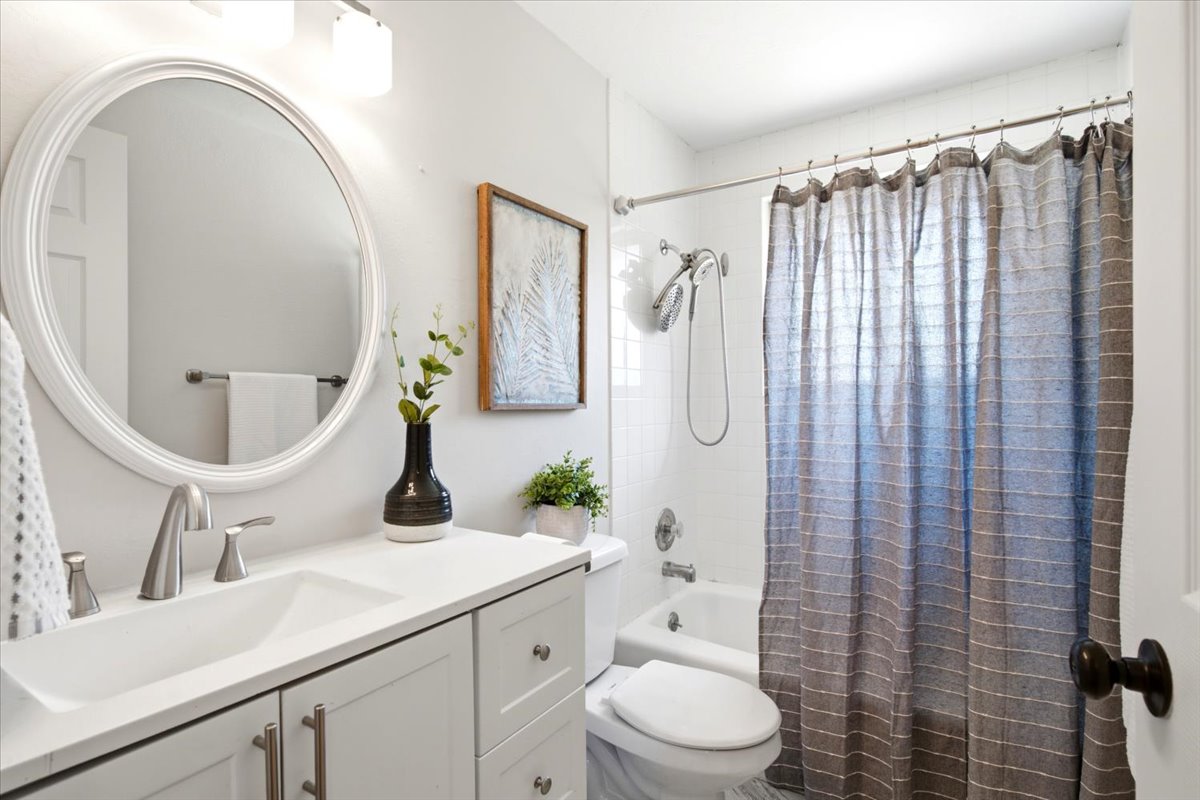 upstairs full bath