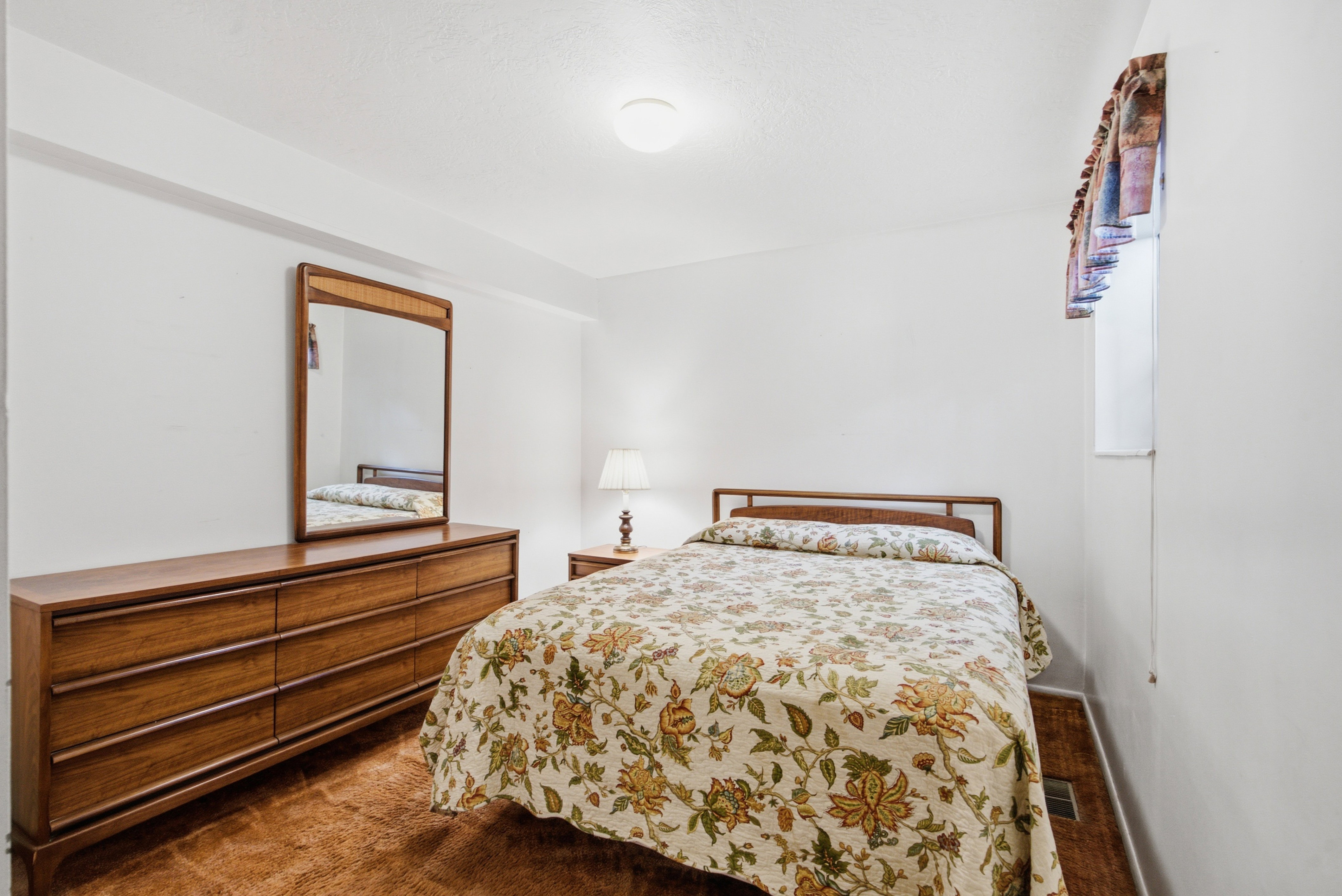 Carpet flooring with a warm finish