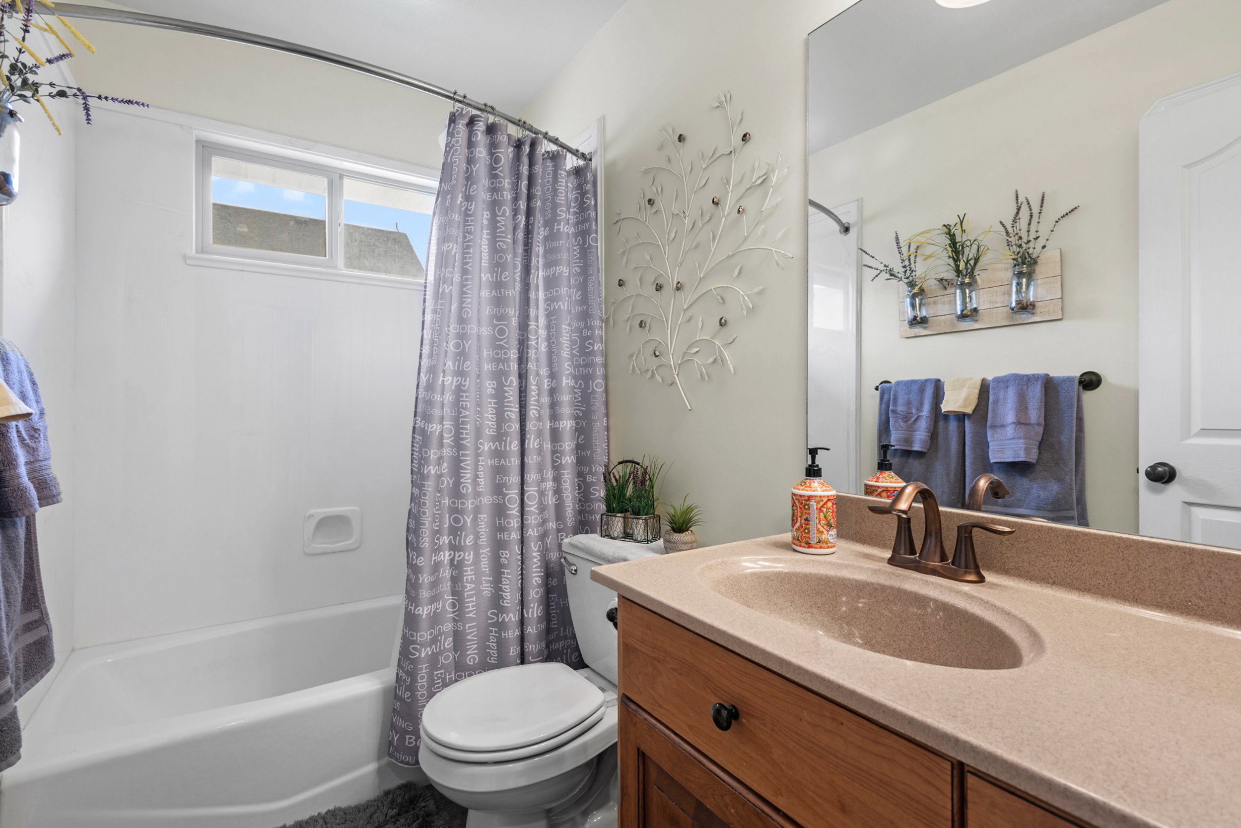 Upstairs hall bathroom