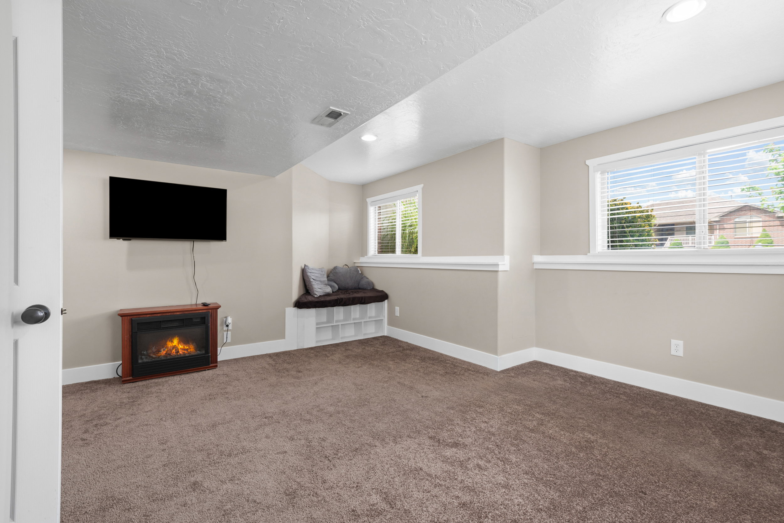 Basement bedroom 2- extra large