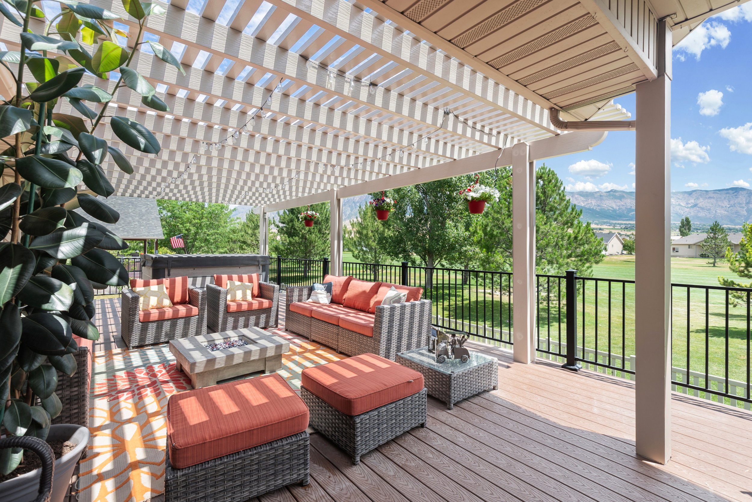 800 sq ft deck overlooking the golf course