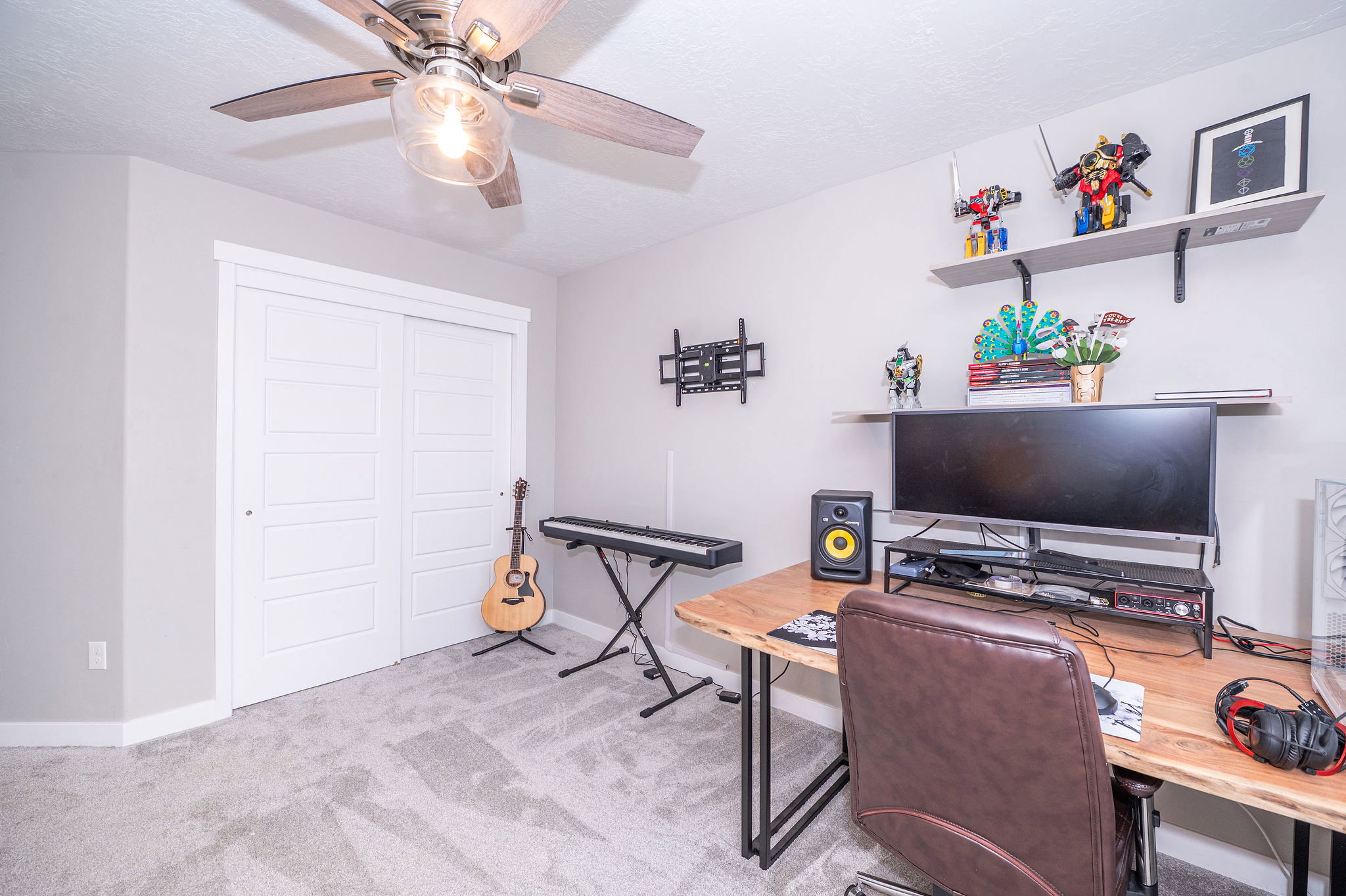 Bedroom #4 / Office