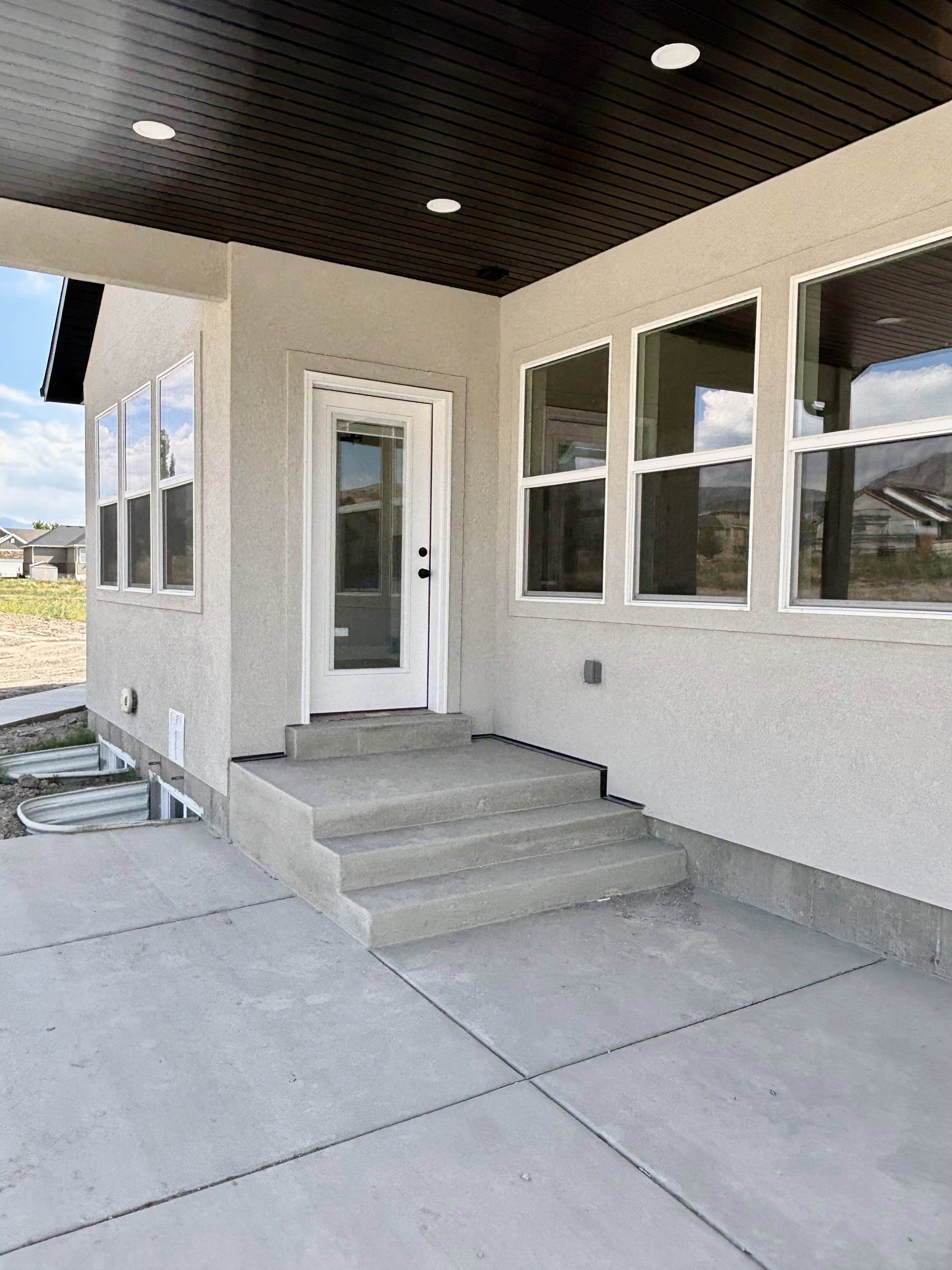 Covered patio featuring a dark ceiling with recessed lighting