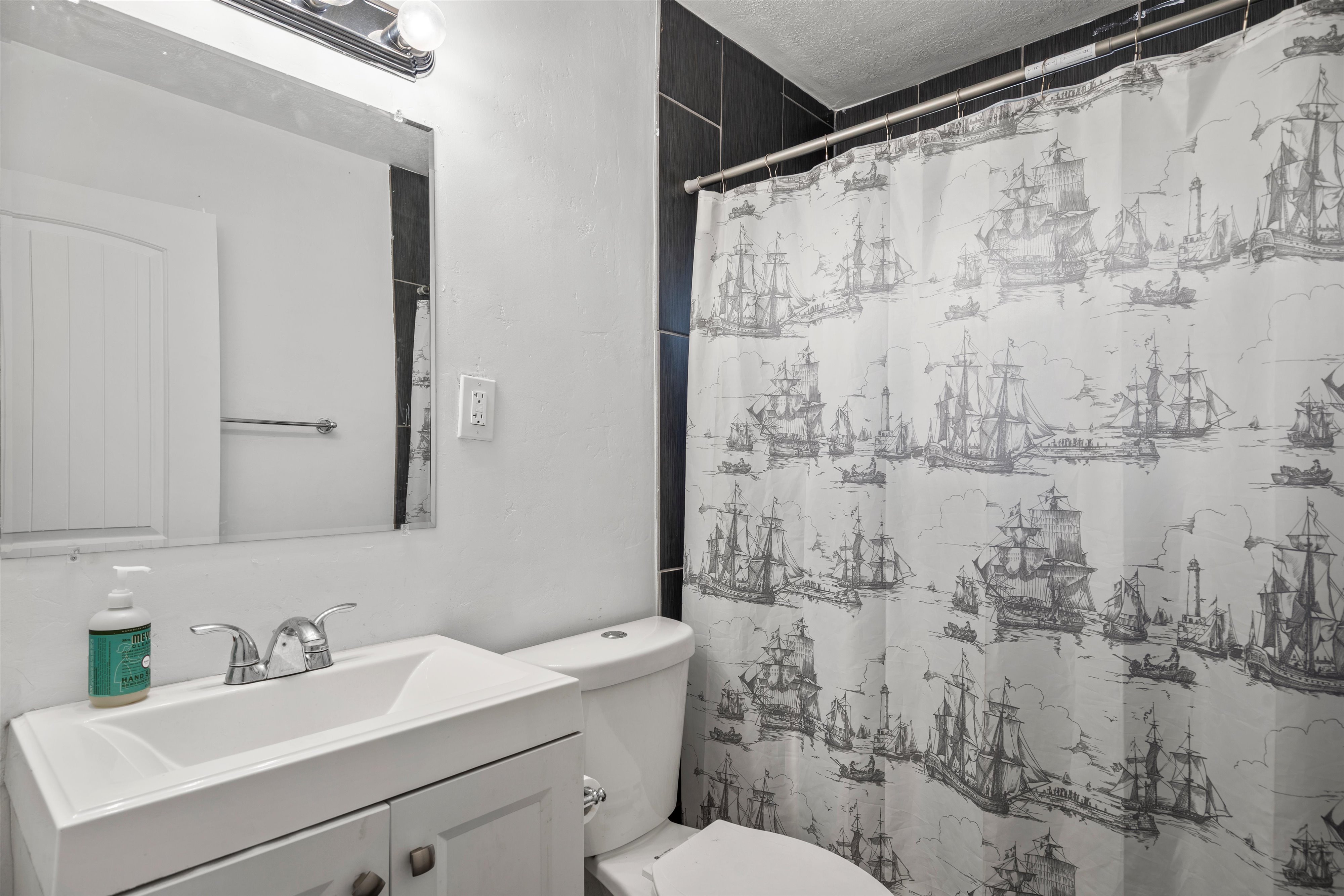 Full Bathroom, hallway