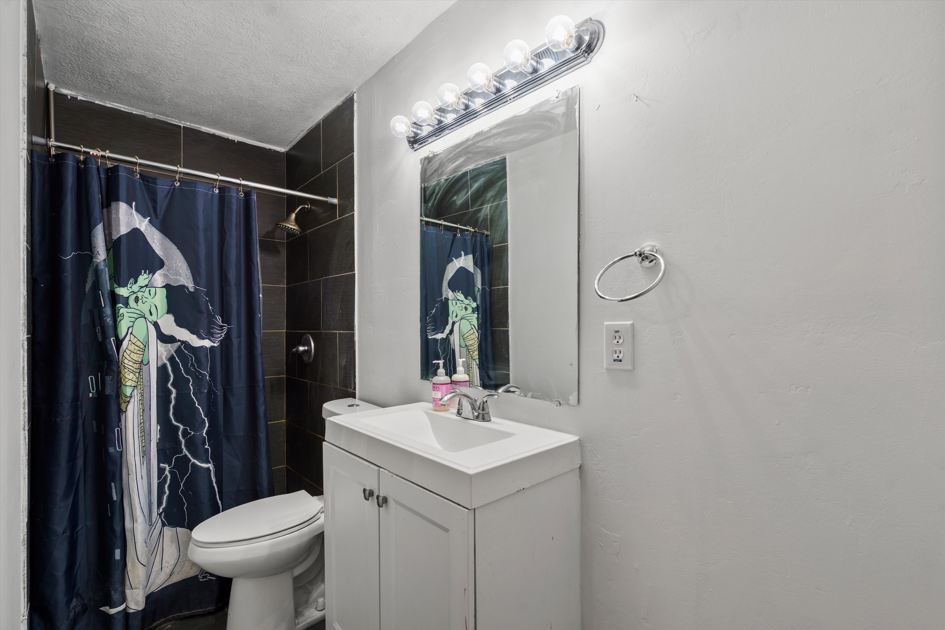 Bathroom, master bedroom