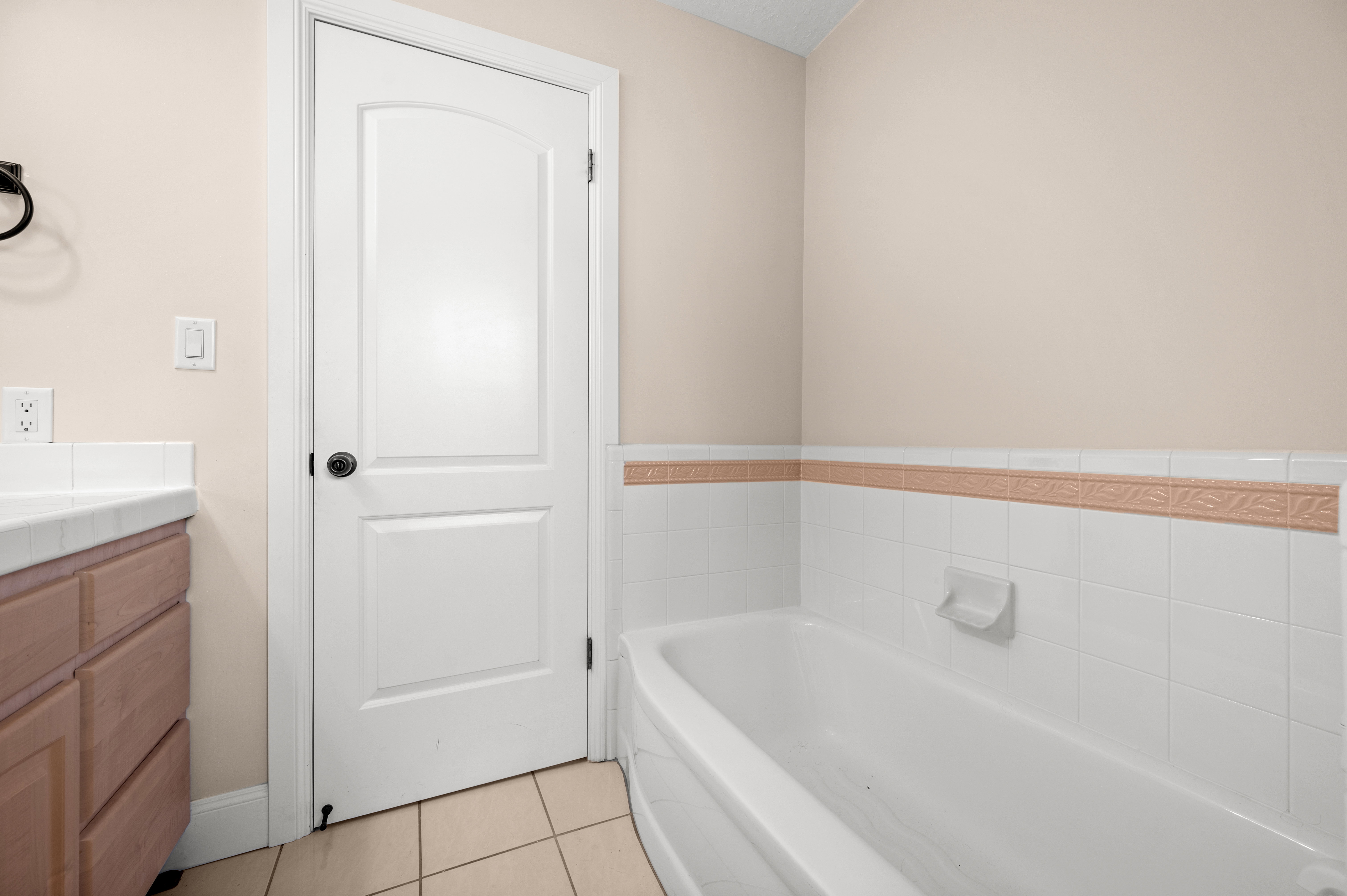 Thoughtfully designed for both function and comfort, this spacious bathroom makes every day feel a little more luxurious.