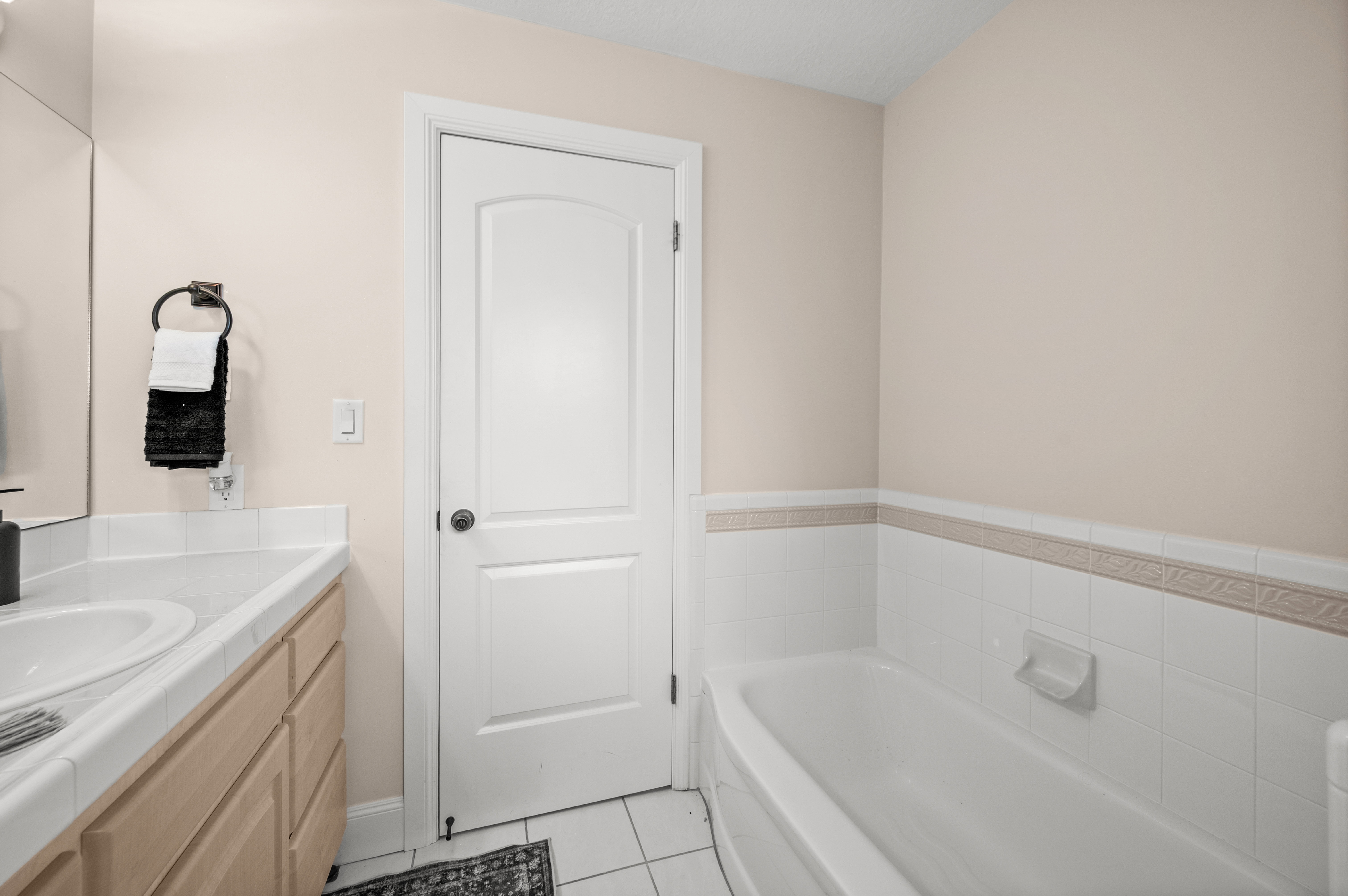Thoughtfully designed for both function and comfort, this spacious bathroom makes every day feel a little more luxurious.
