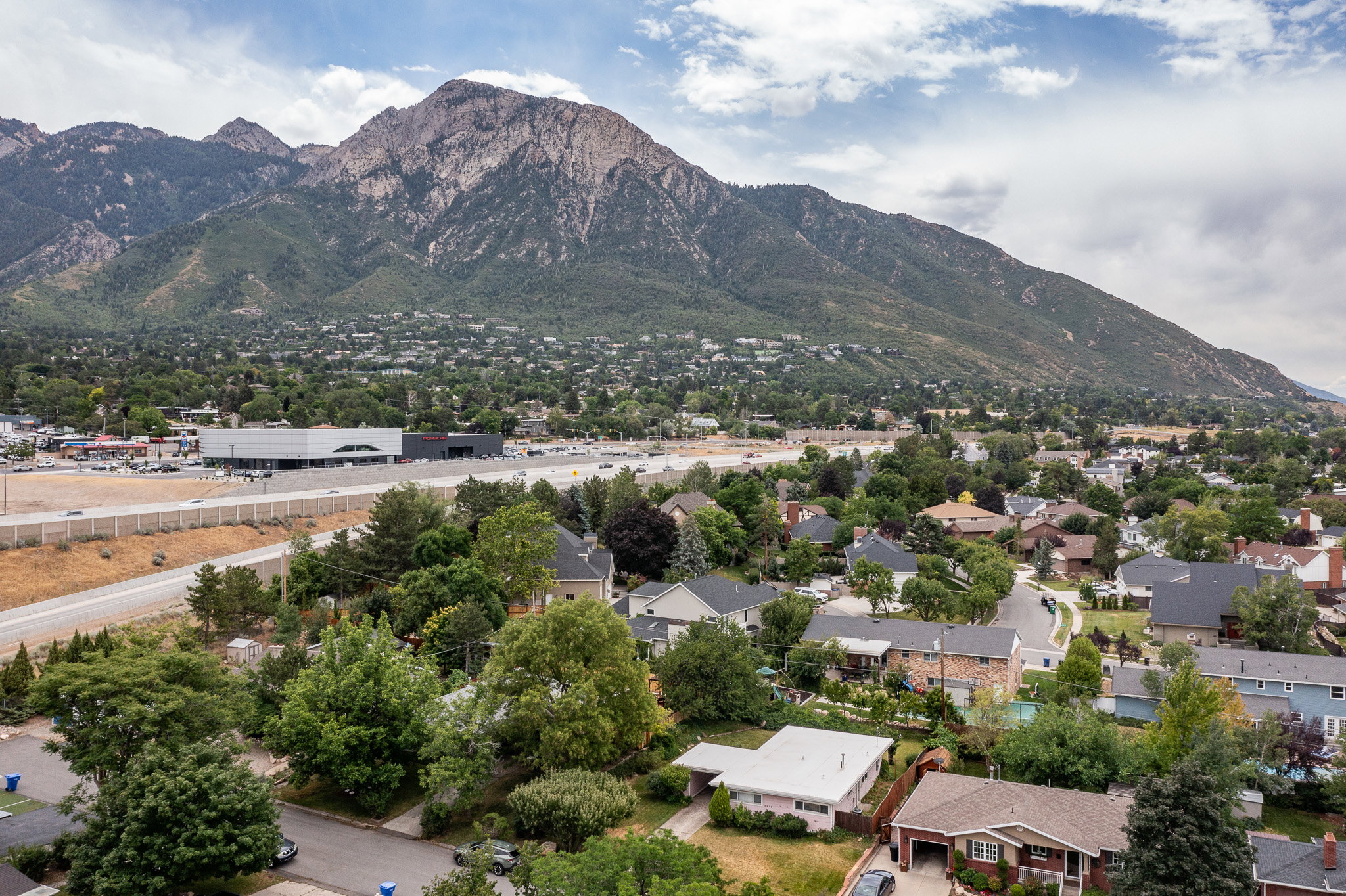 Enjoy a lifestyle surrounded by Utah's iconic mountain landscapes, offering endless opportunities for adventure and relaxation.