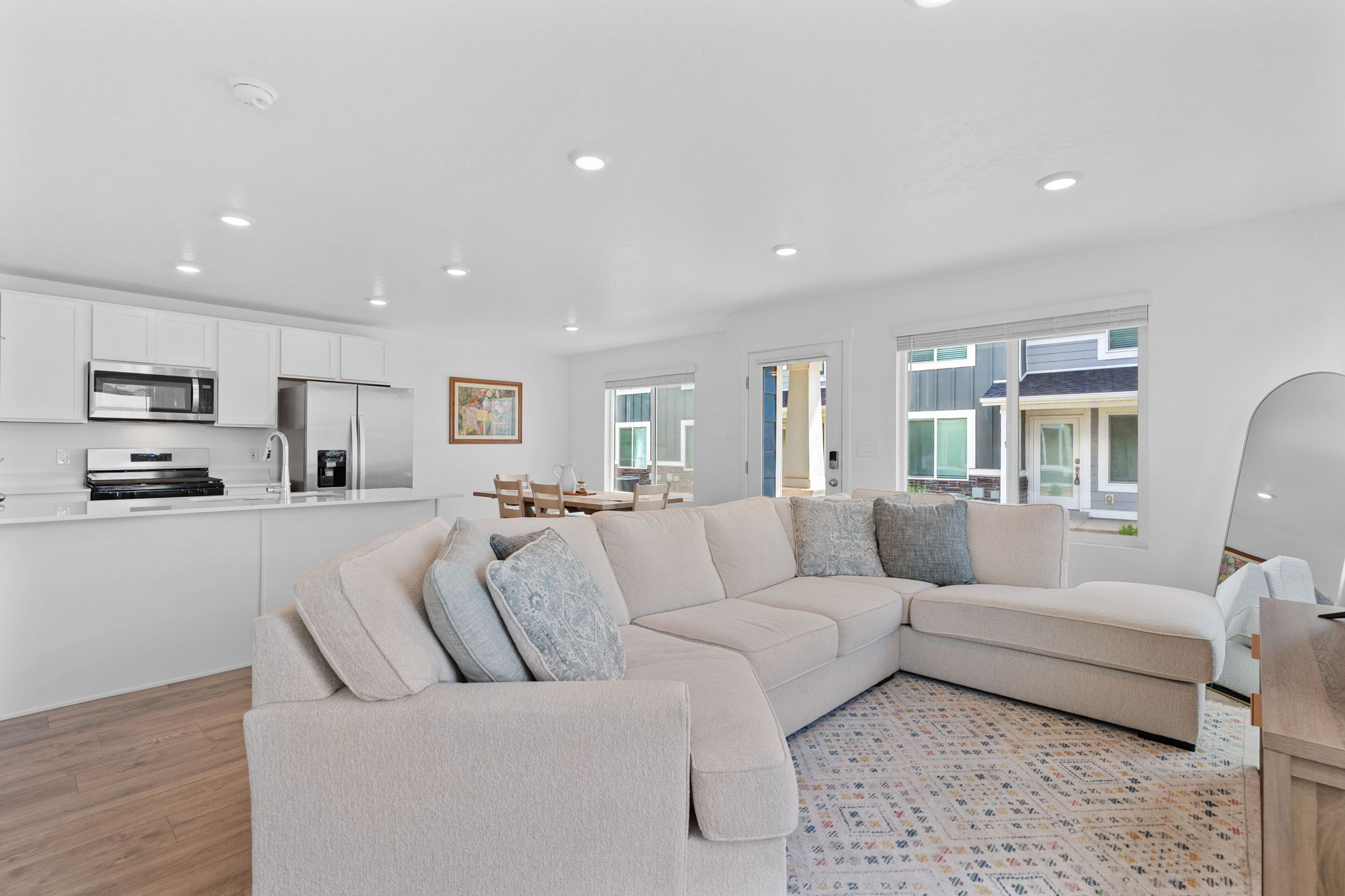 Gorgeous warm solid surface flooring. Large windows! Can lights. Beautiful white walls. Bright! Open Concept!