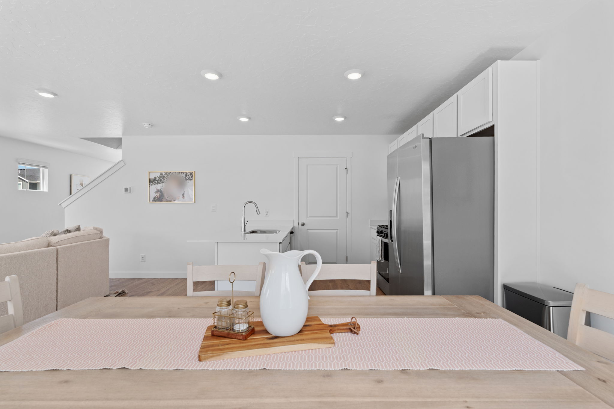 Gorgeous warm solid surface flooring. Large windows! Can lights. Beautiful white walls. Bright! Open Concept!