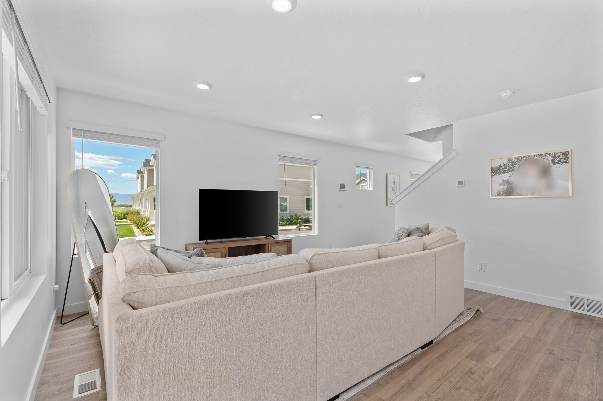Gorgeous warm solid surface flooring. Large windows! Can lights. Beautiful white walls. Bright! Open Concept!