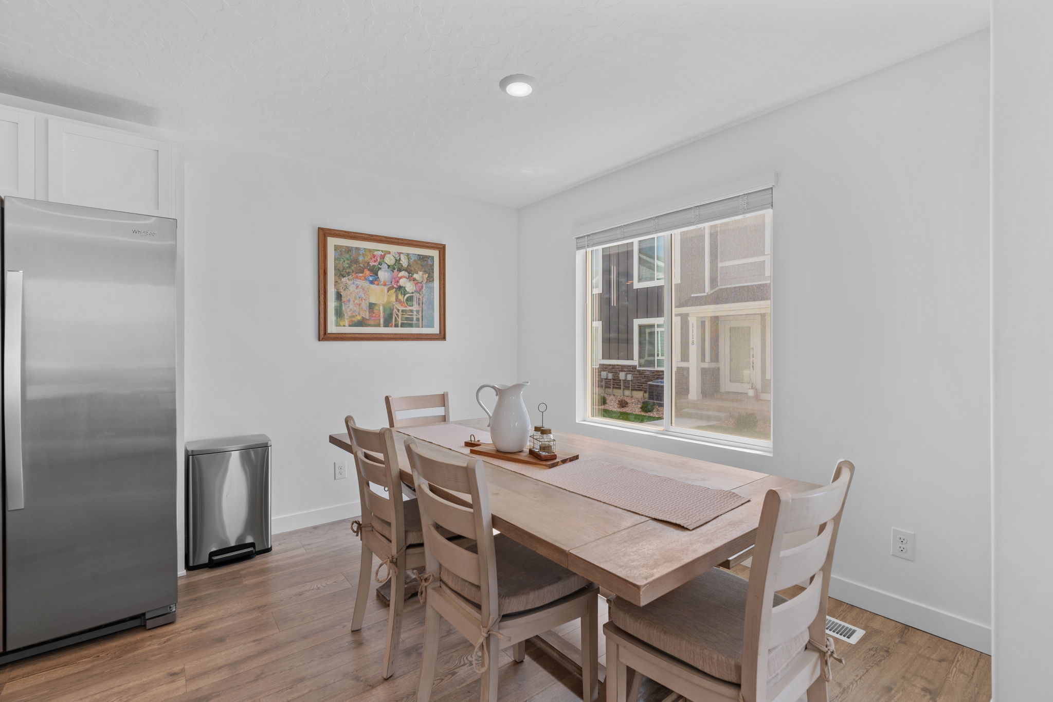 Gorgeous warm solid surface flooring. Large windows! Can lights. Beautiful white walls. Bright! Open Concept!