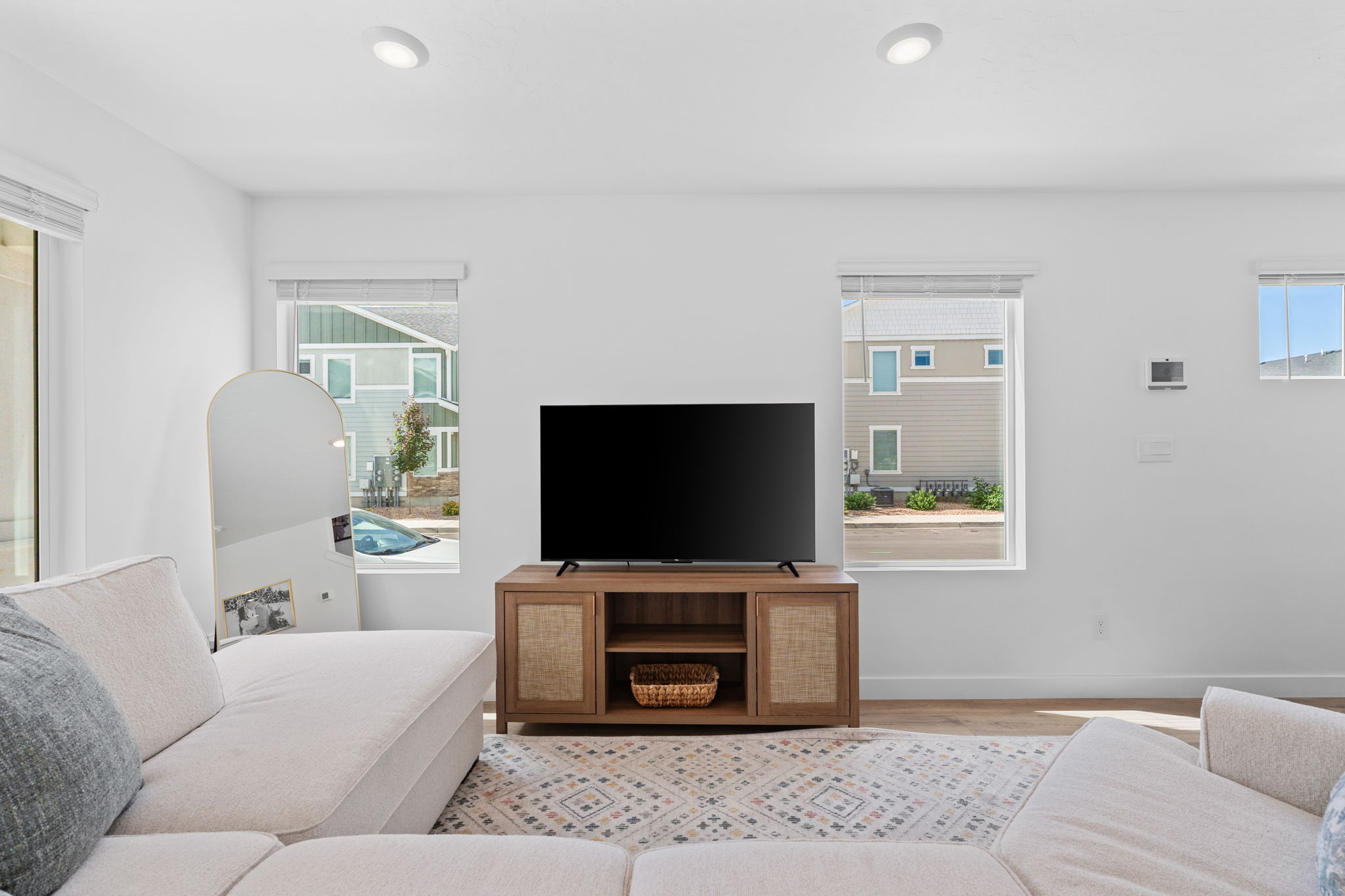 Gorgeous warm solid surface flooring. Large windows! Can lights. Beautiful white walls. Bright! Open Concept!