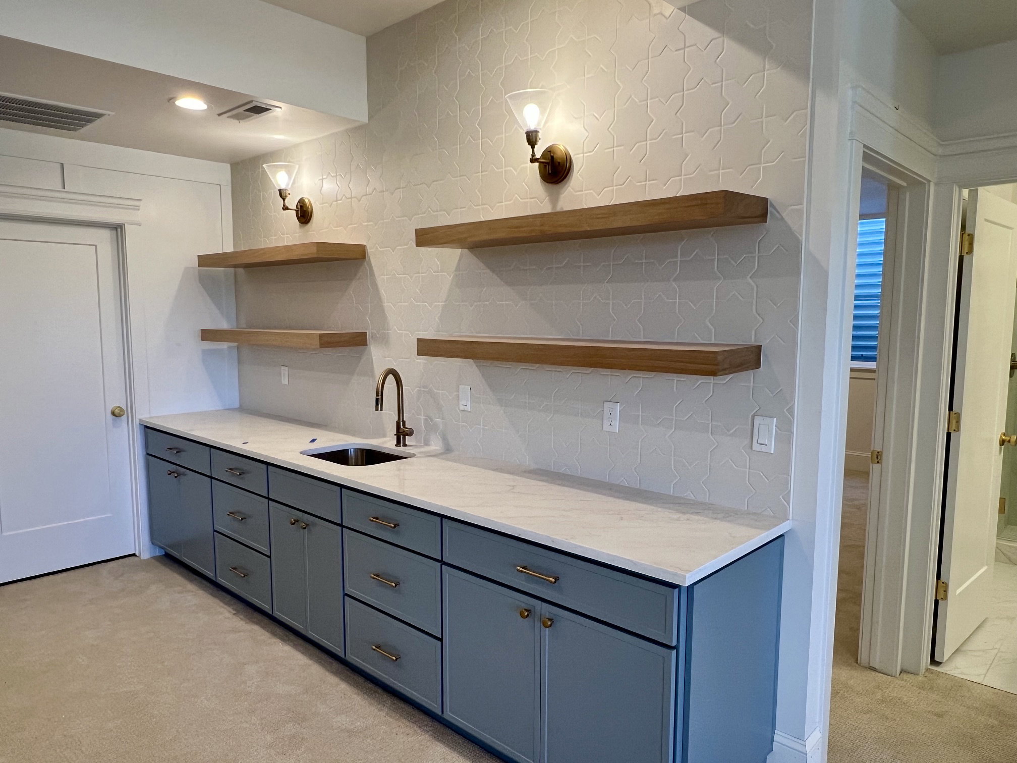 Basement wet bar