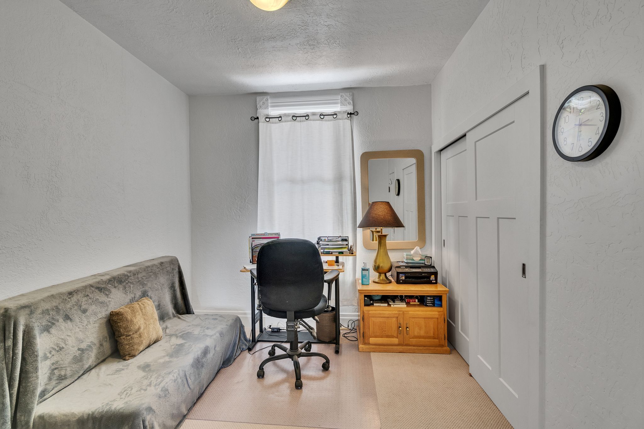 Bedroom can also be an office