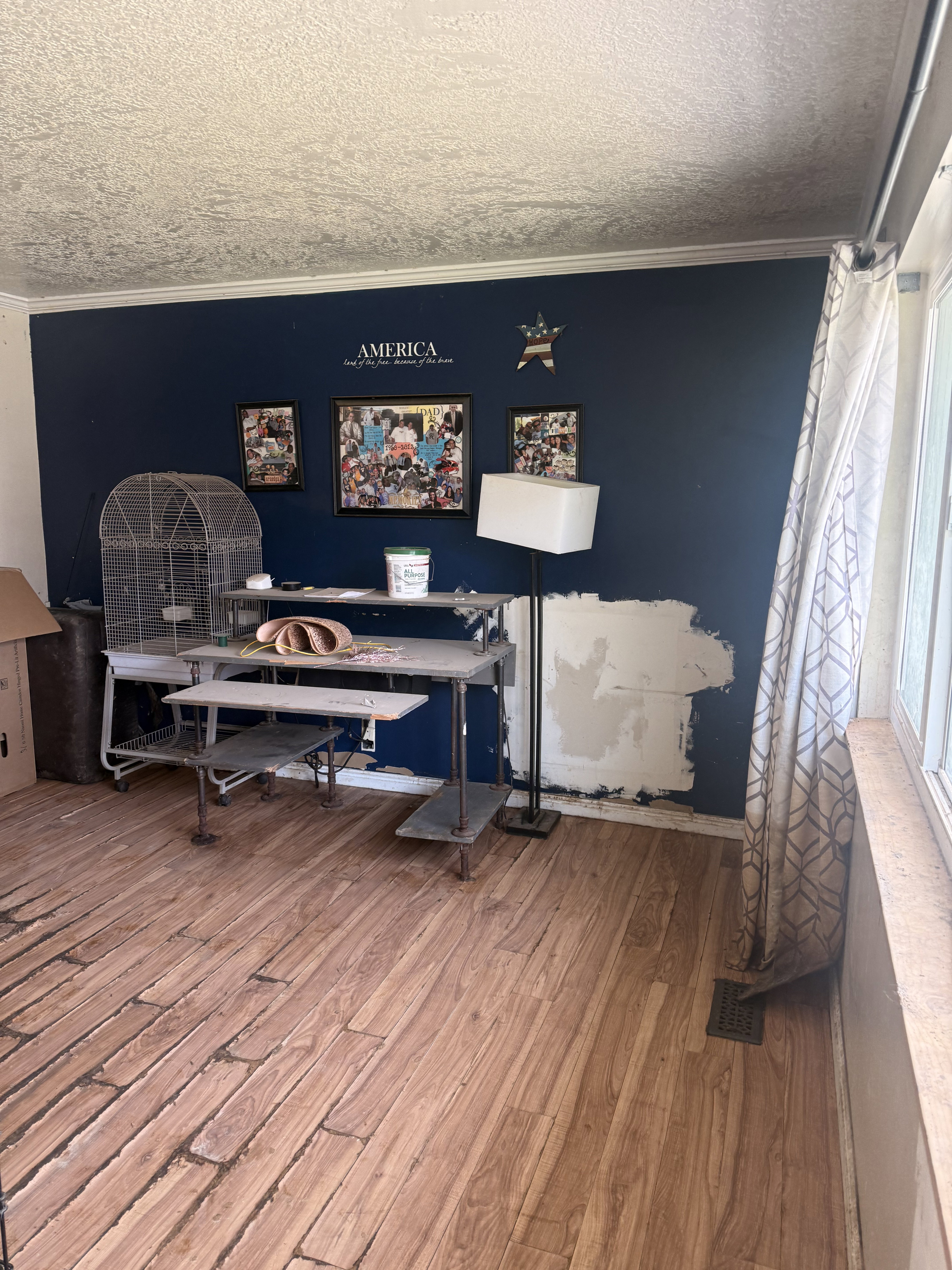 Wood-finish flooring with a plank pattern