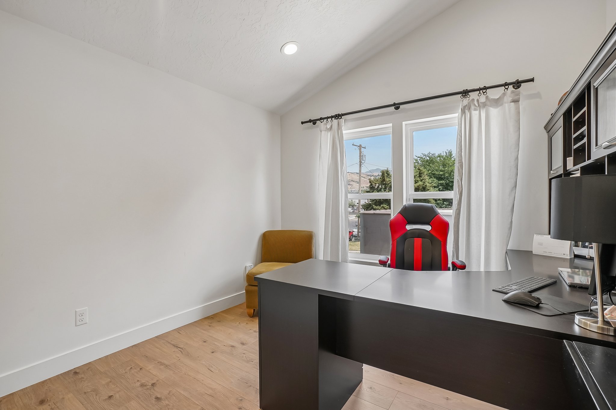 Vaulted ceiling with recessed lighting