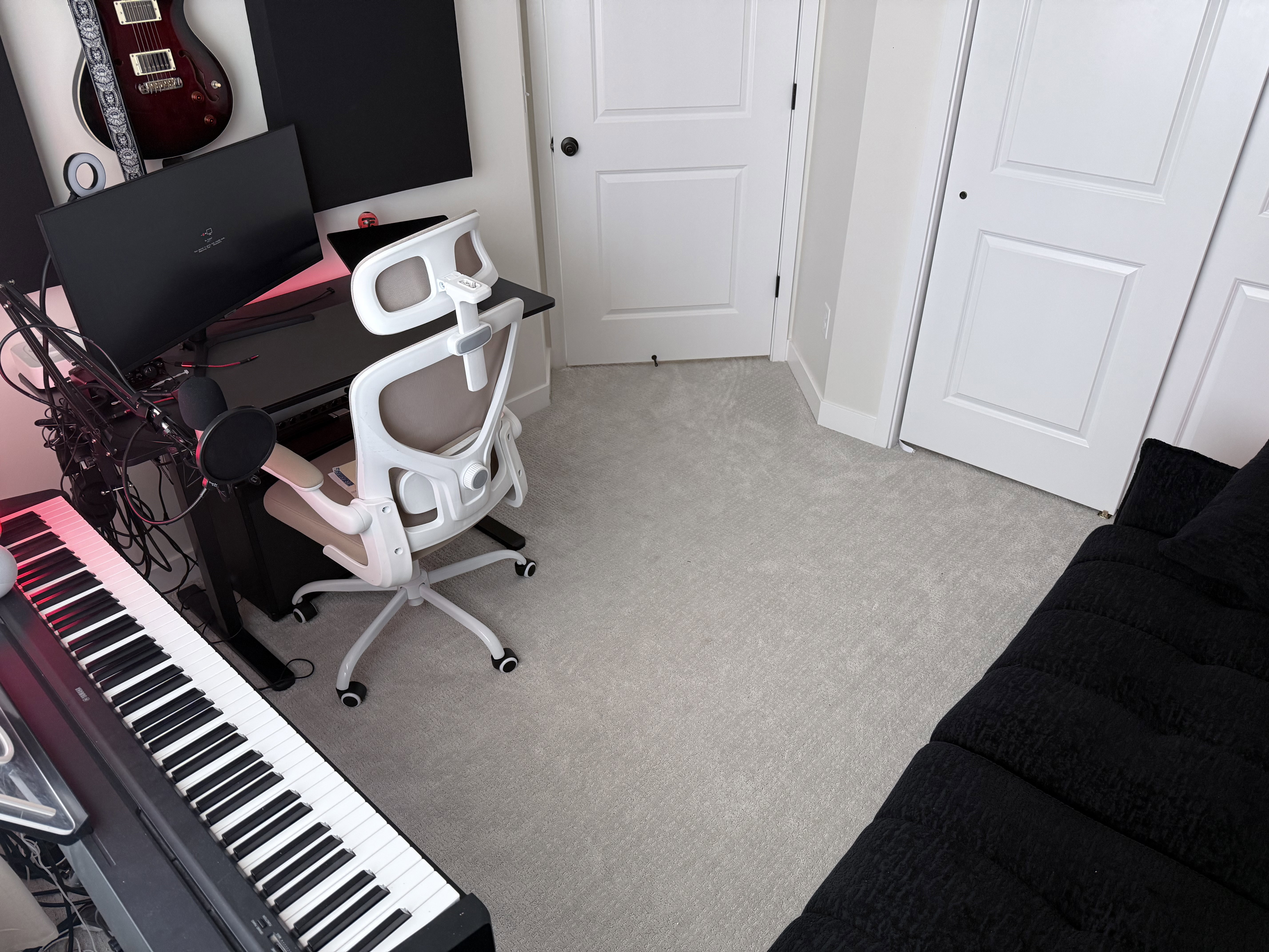 Light gray carpeted flooring