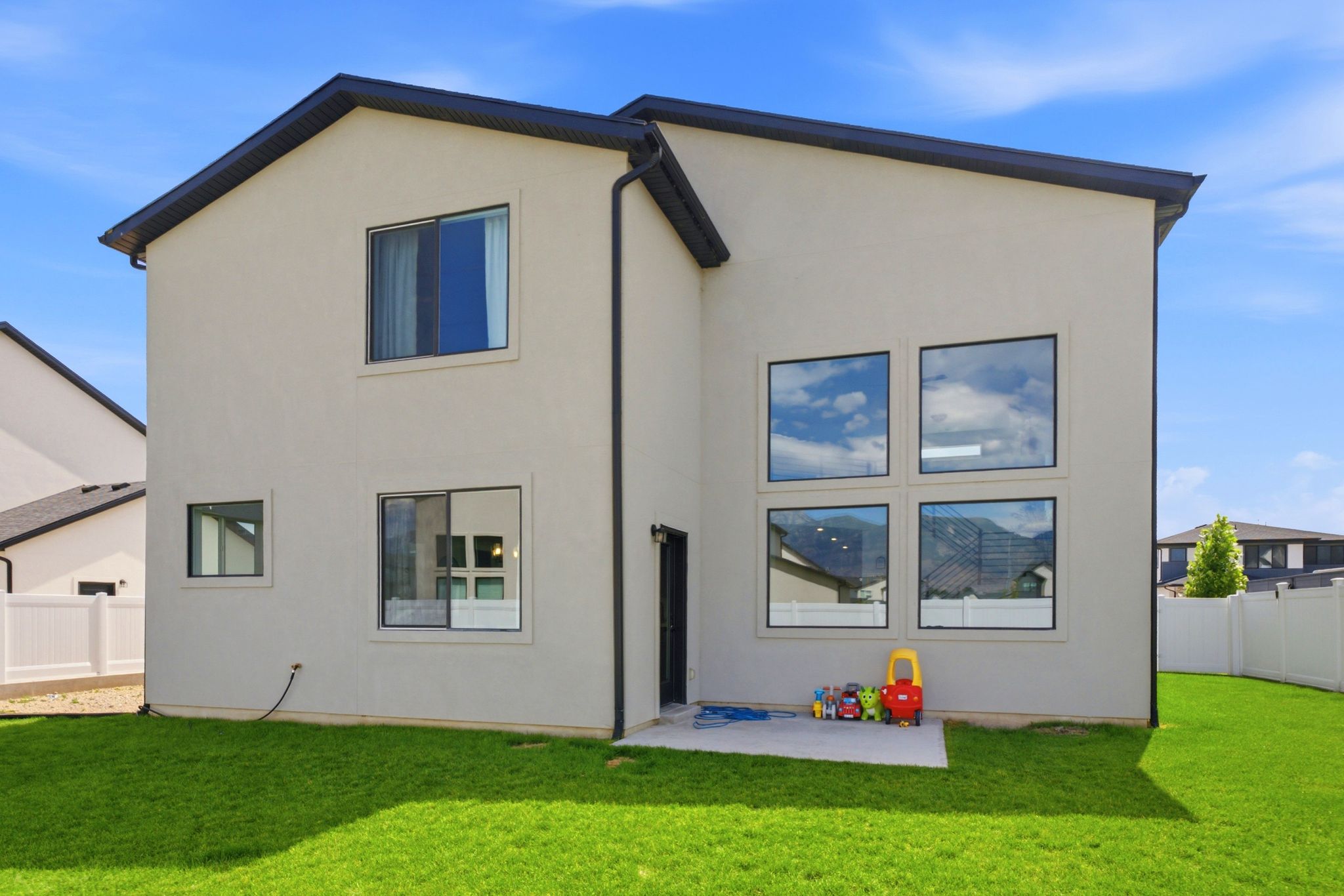 Contemporary stucco exterior with a dark trim roofline