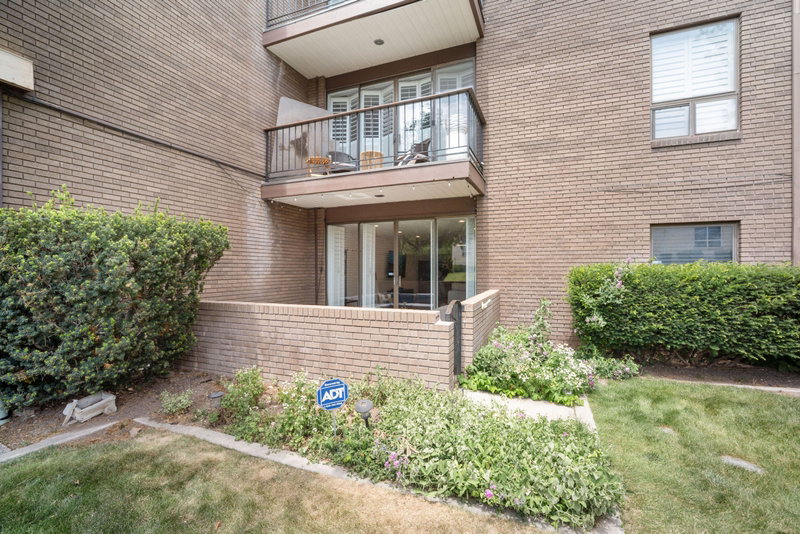 Ground-level patio with brick wall surround - convenient for heading out to walk the dog!