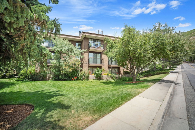 view of the exterior of the property