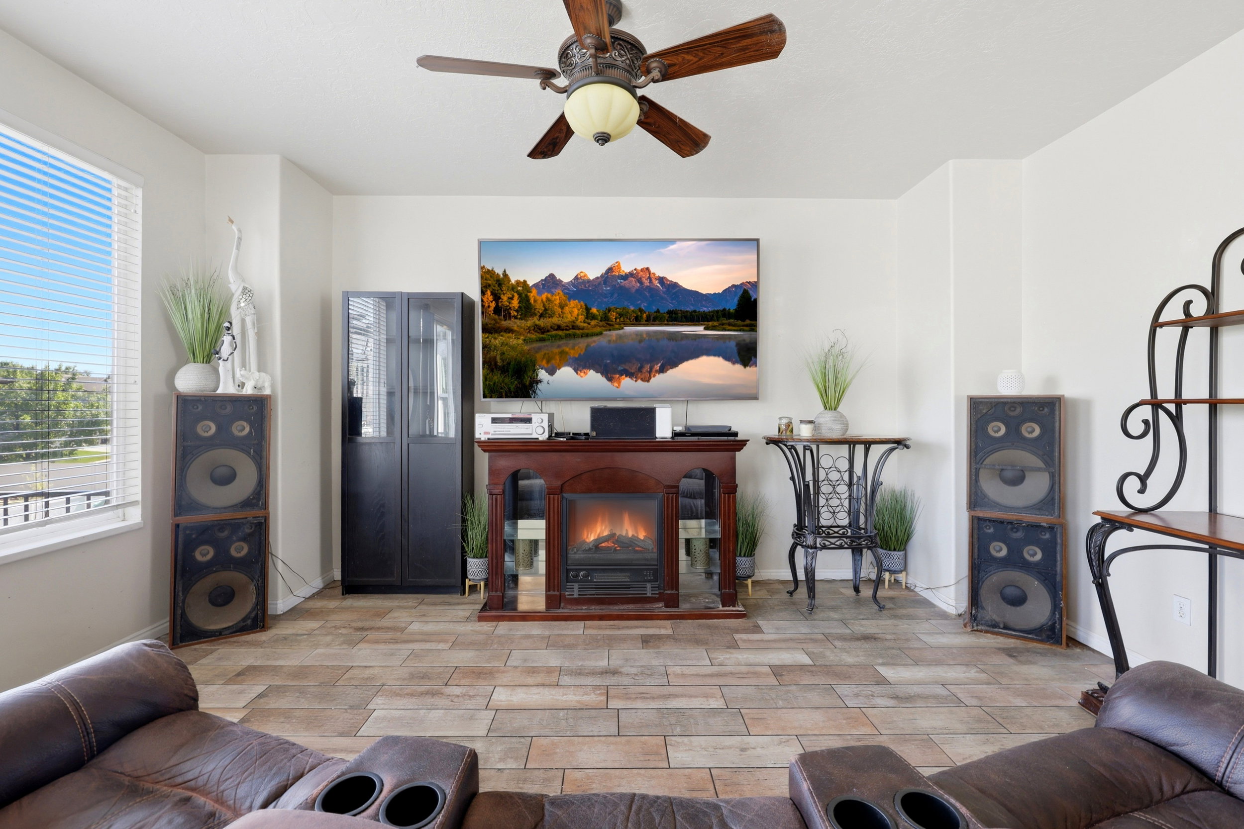 Living area featuring tile flooring and a ceiling fan