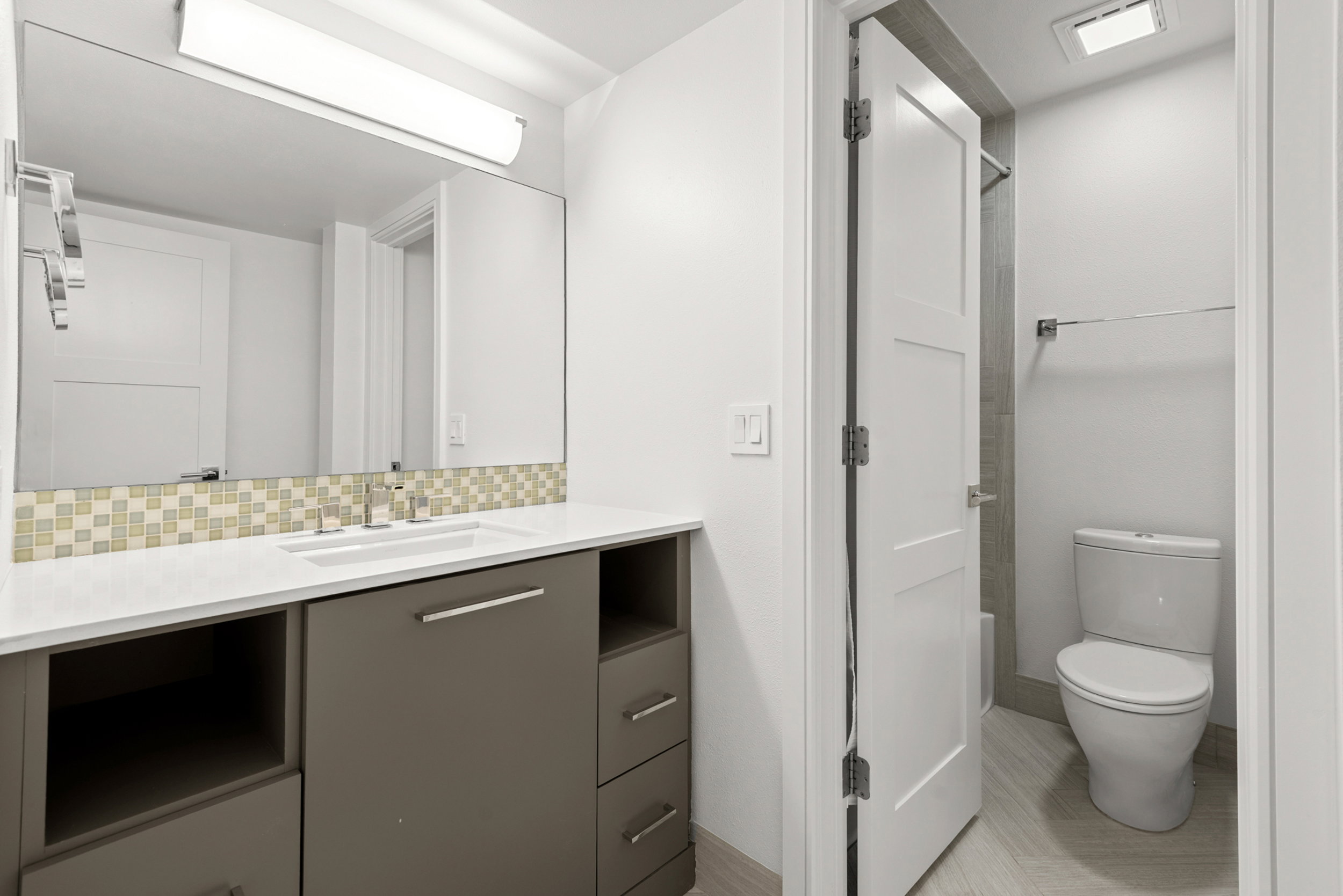 Guest bathroom 2