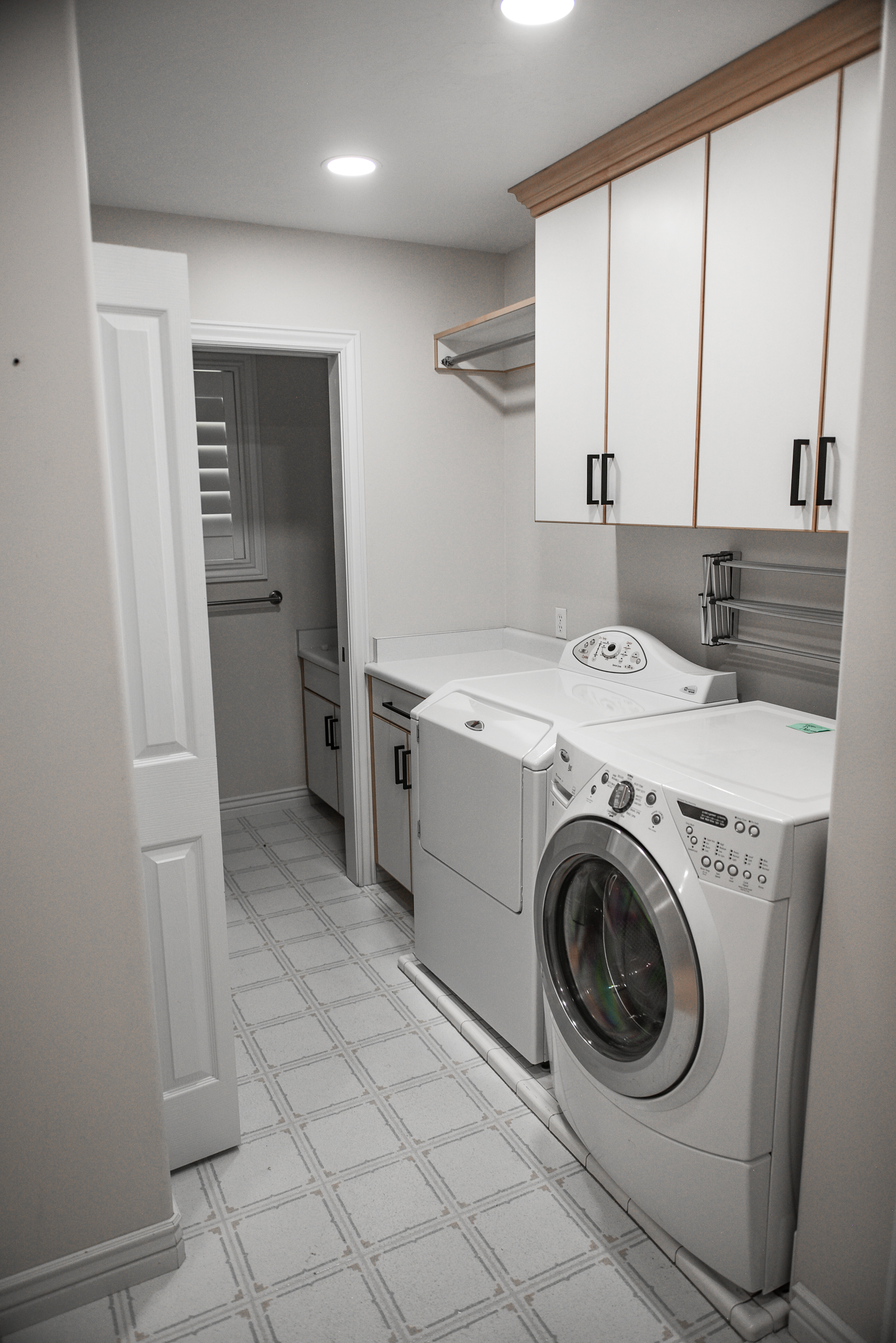 Laundry area featuring tile flooring, built-in cabinetry, and recessed lighting