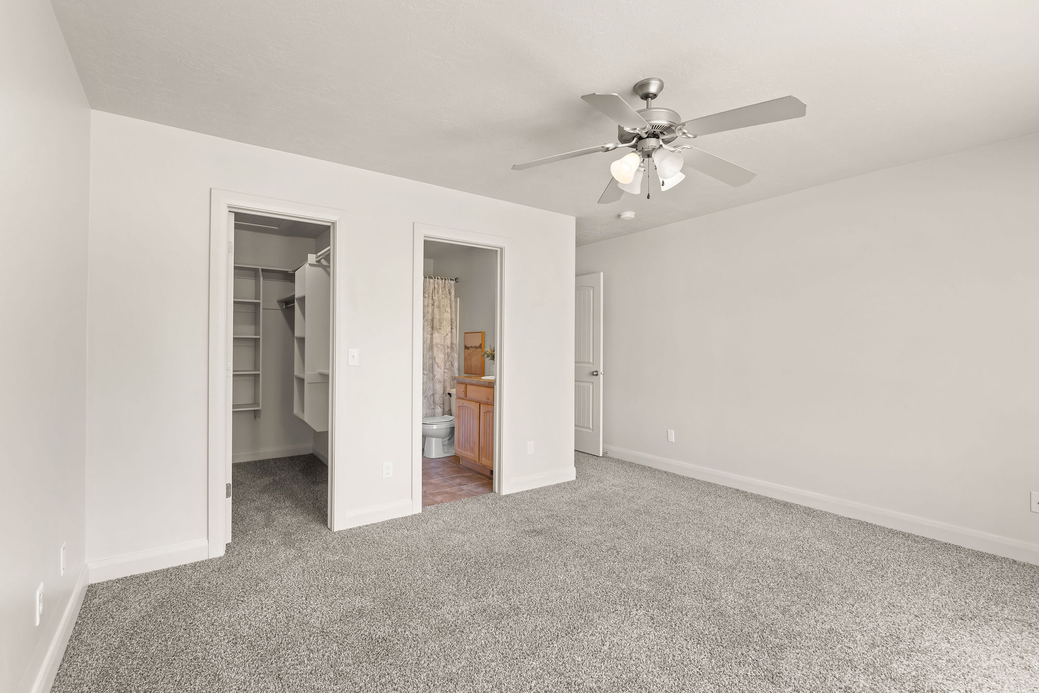 Main Bedroom with private bathroom and walk-in closet