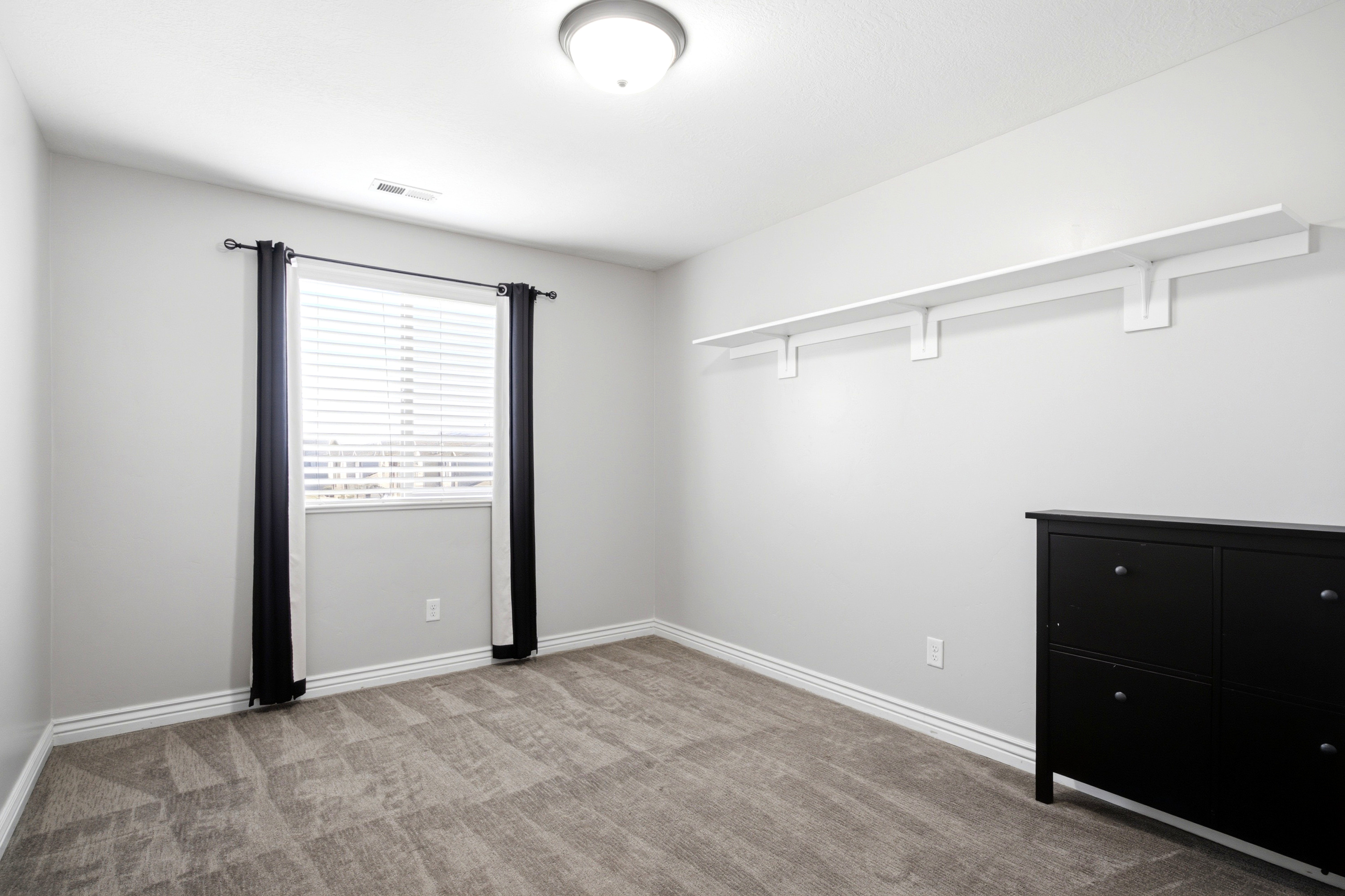 Neutral wall color with patterned carpet flooring