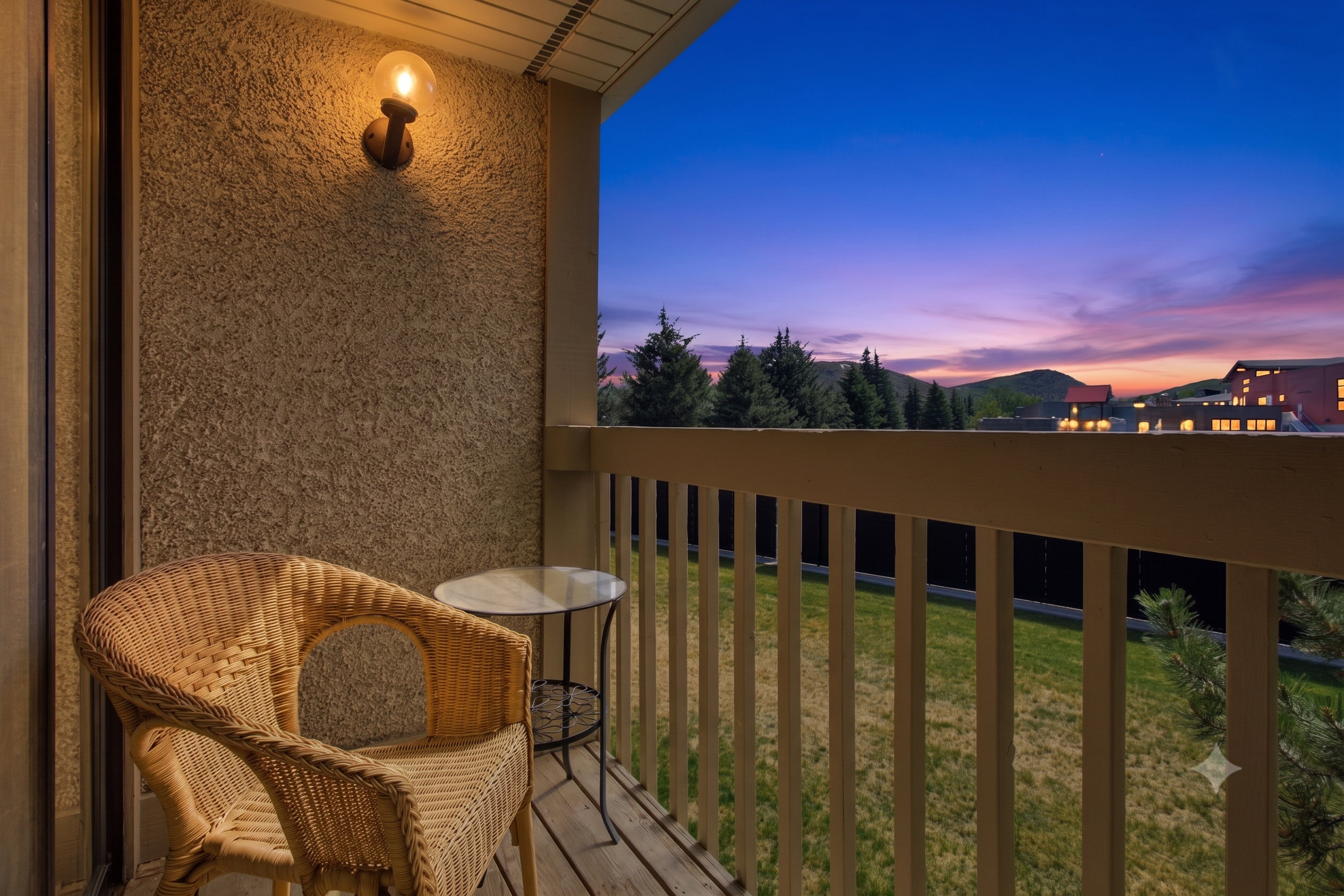 Prime Park Meadows Townhome-Mountain, Sunset Views & Serene Green Space Setting