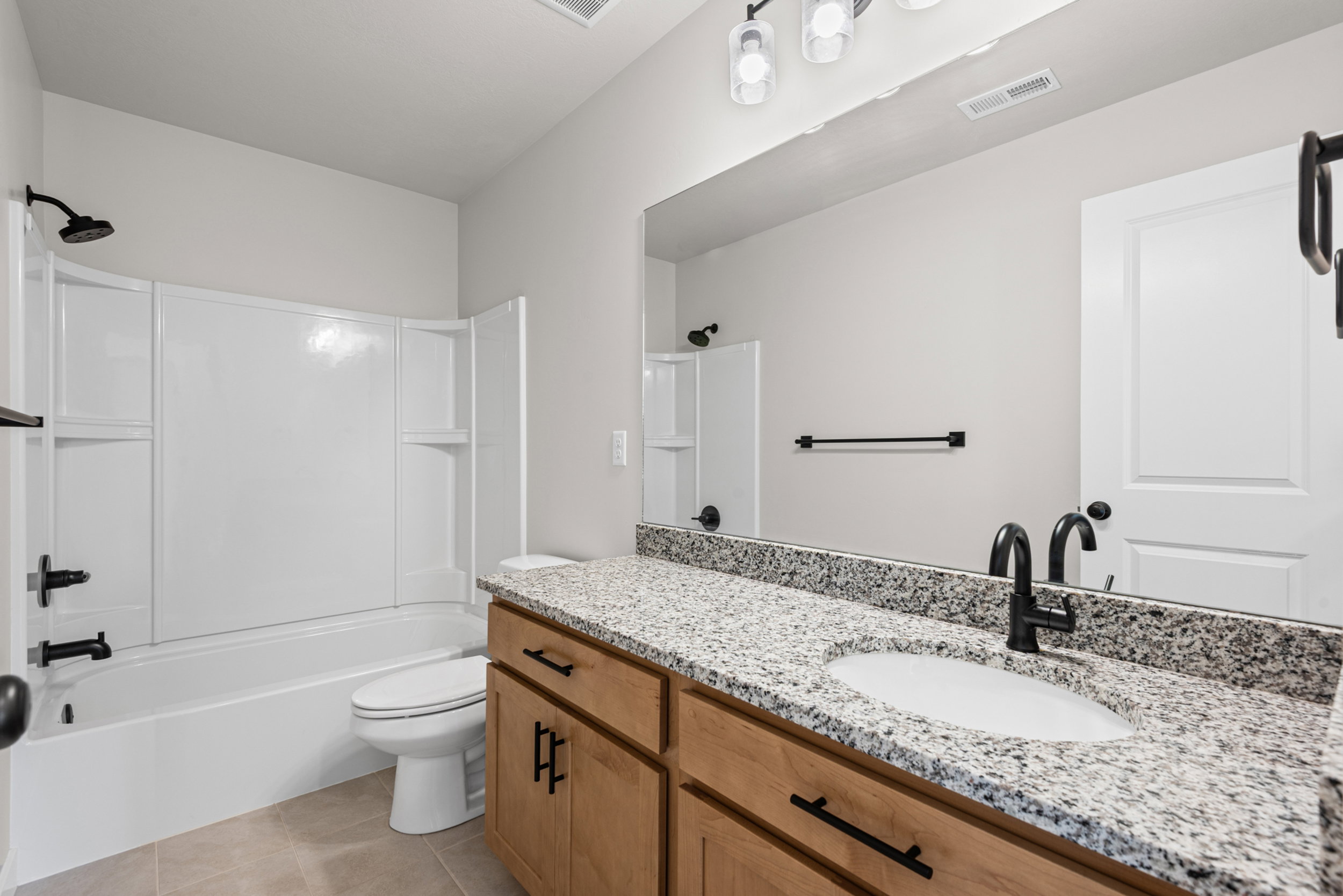 Secondary Bathroom upstairs