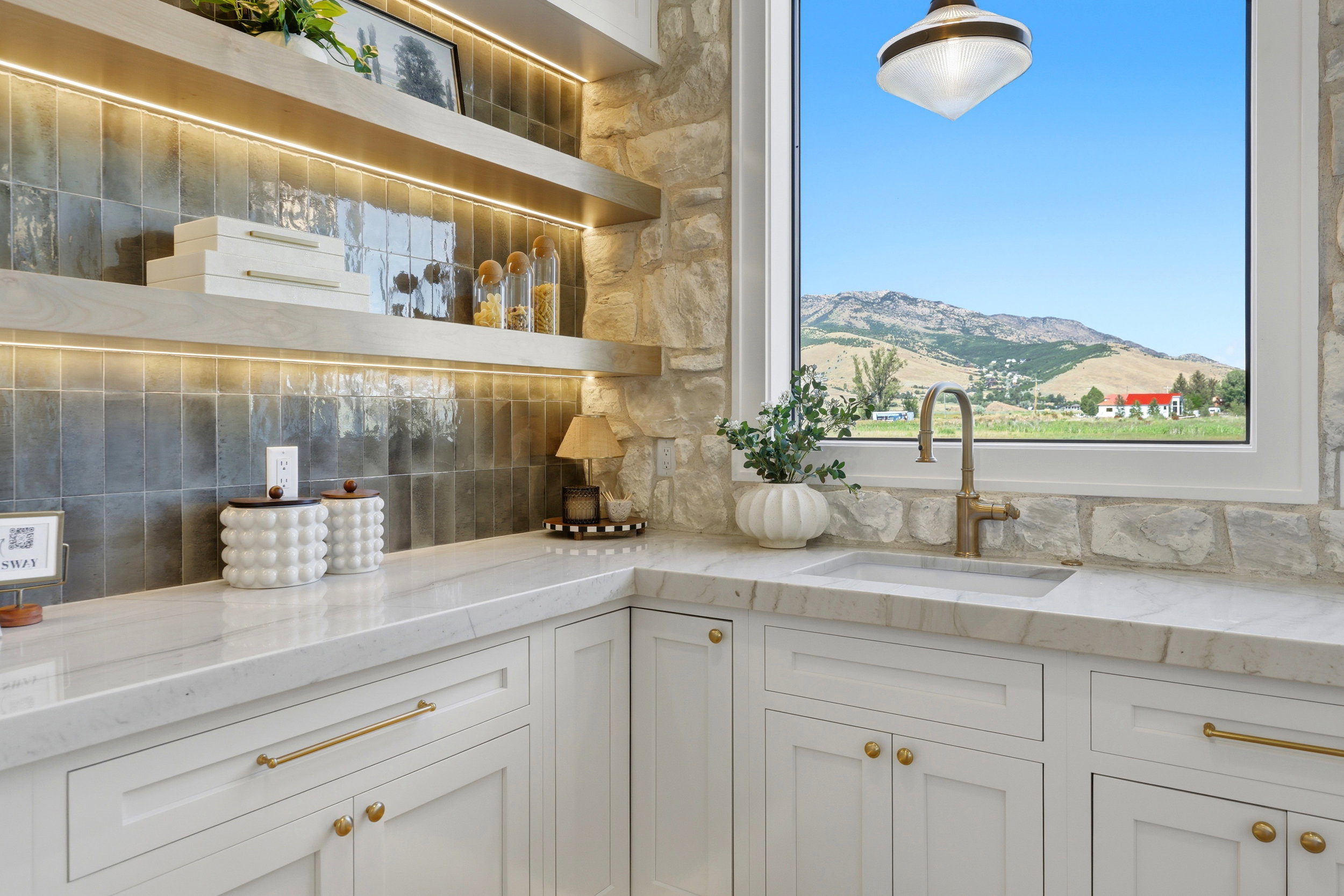 Exquisite butlers pantry