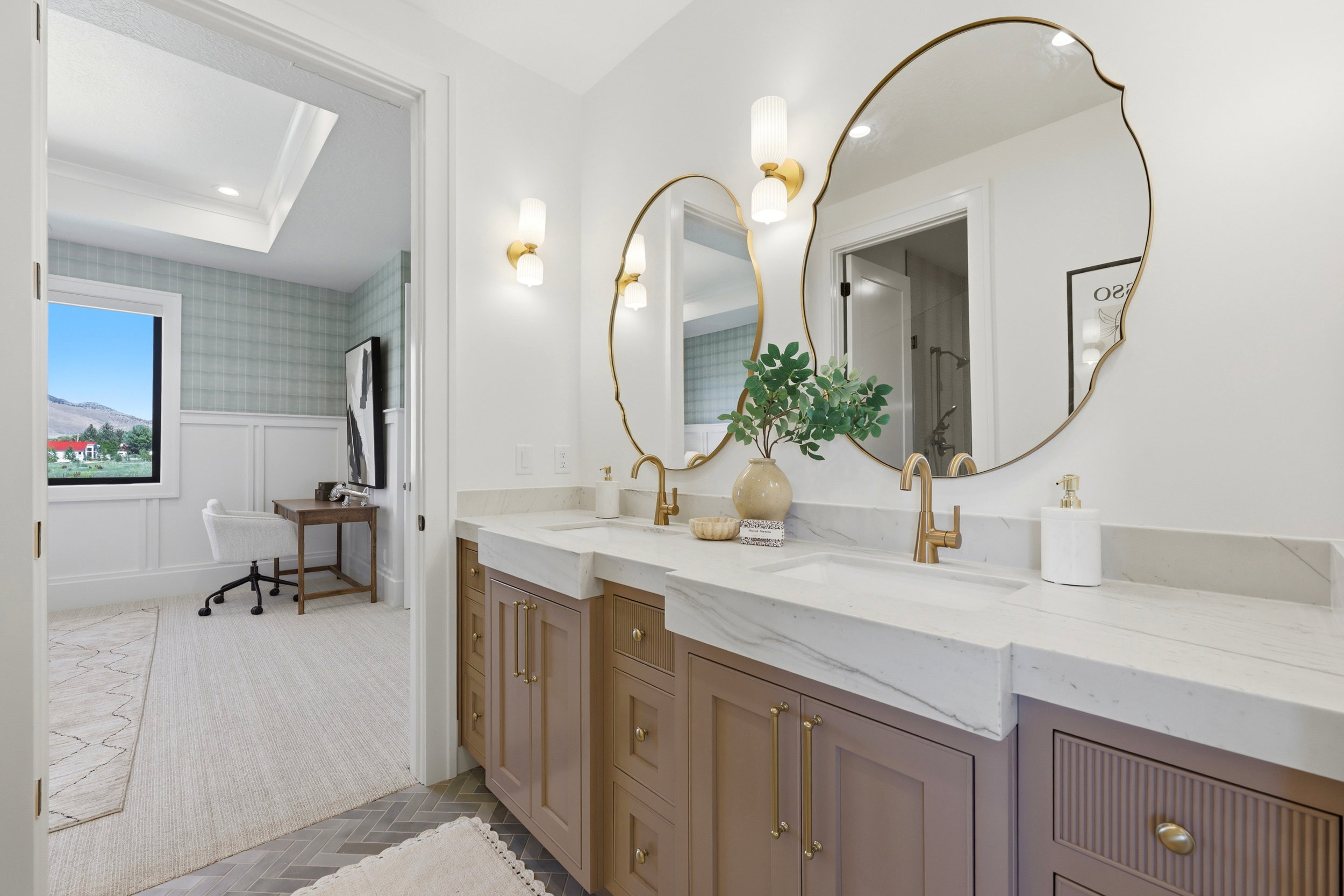 Upstairs guest bathroom