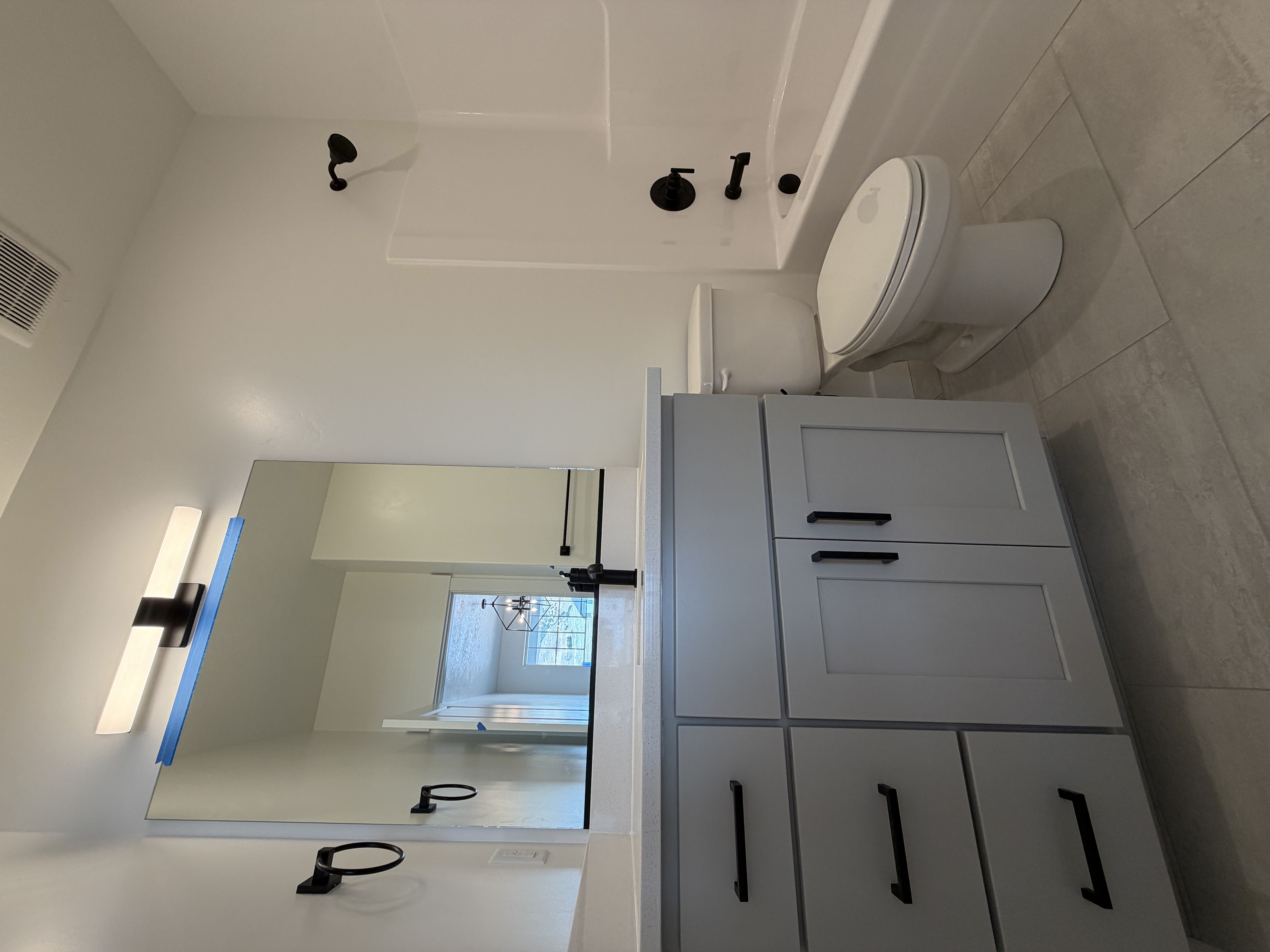 Secondary full size bathroom