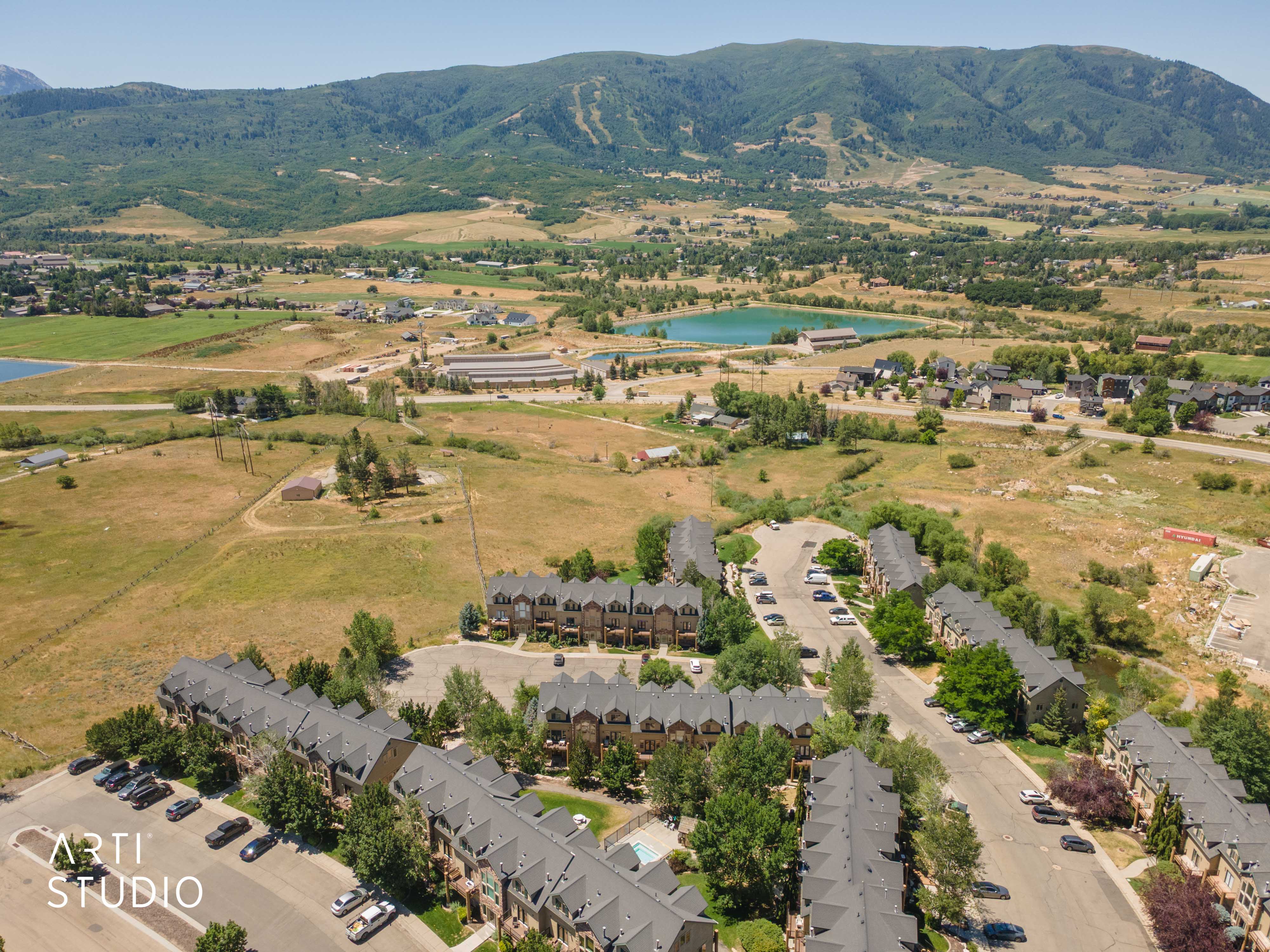 Views of location and surrounding mountains