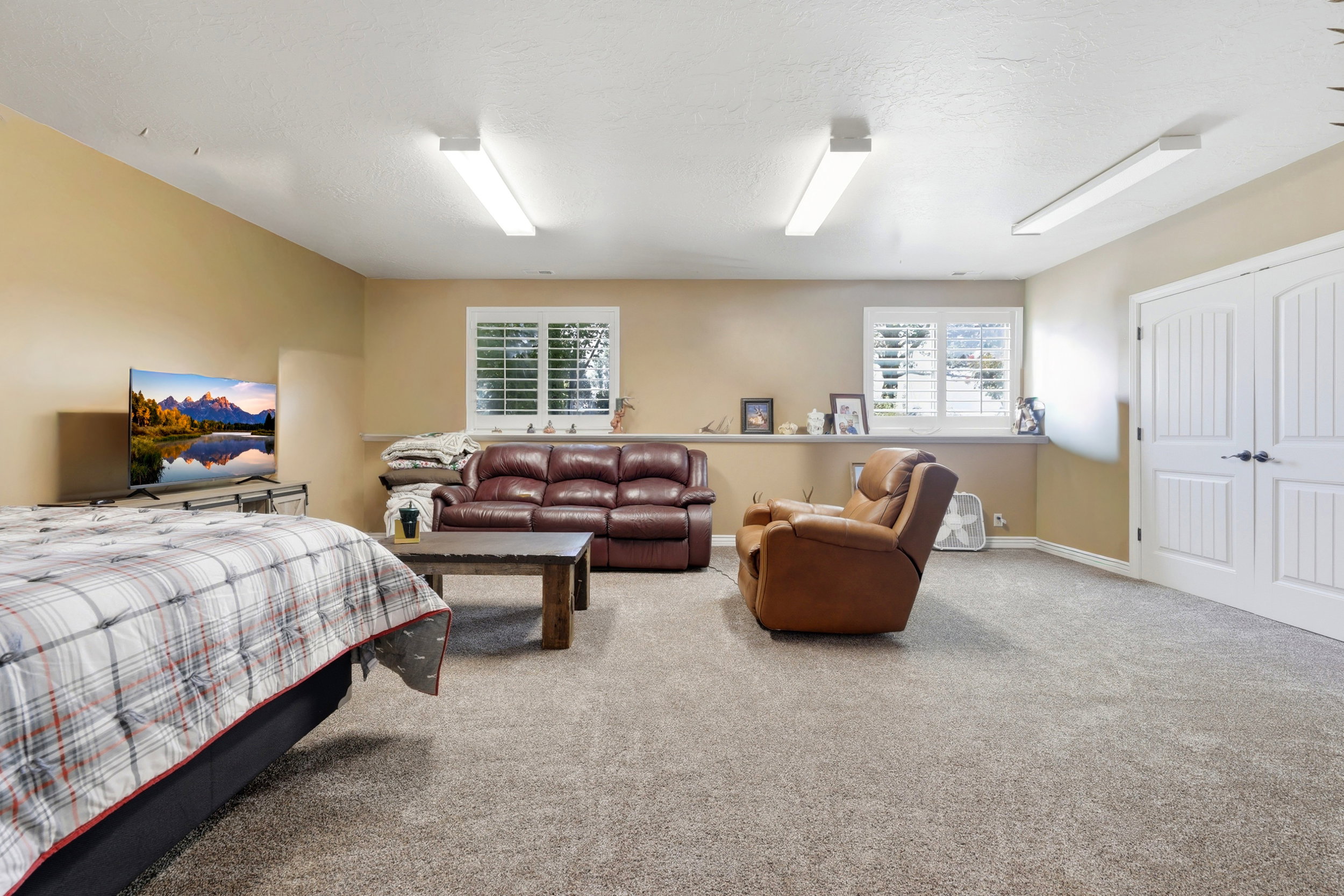 Spacious room featuring neutral carpeting and light tan walls