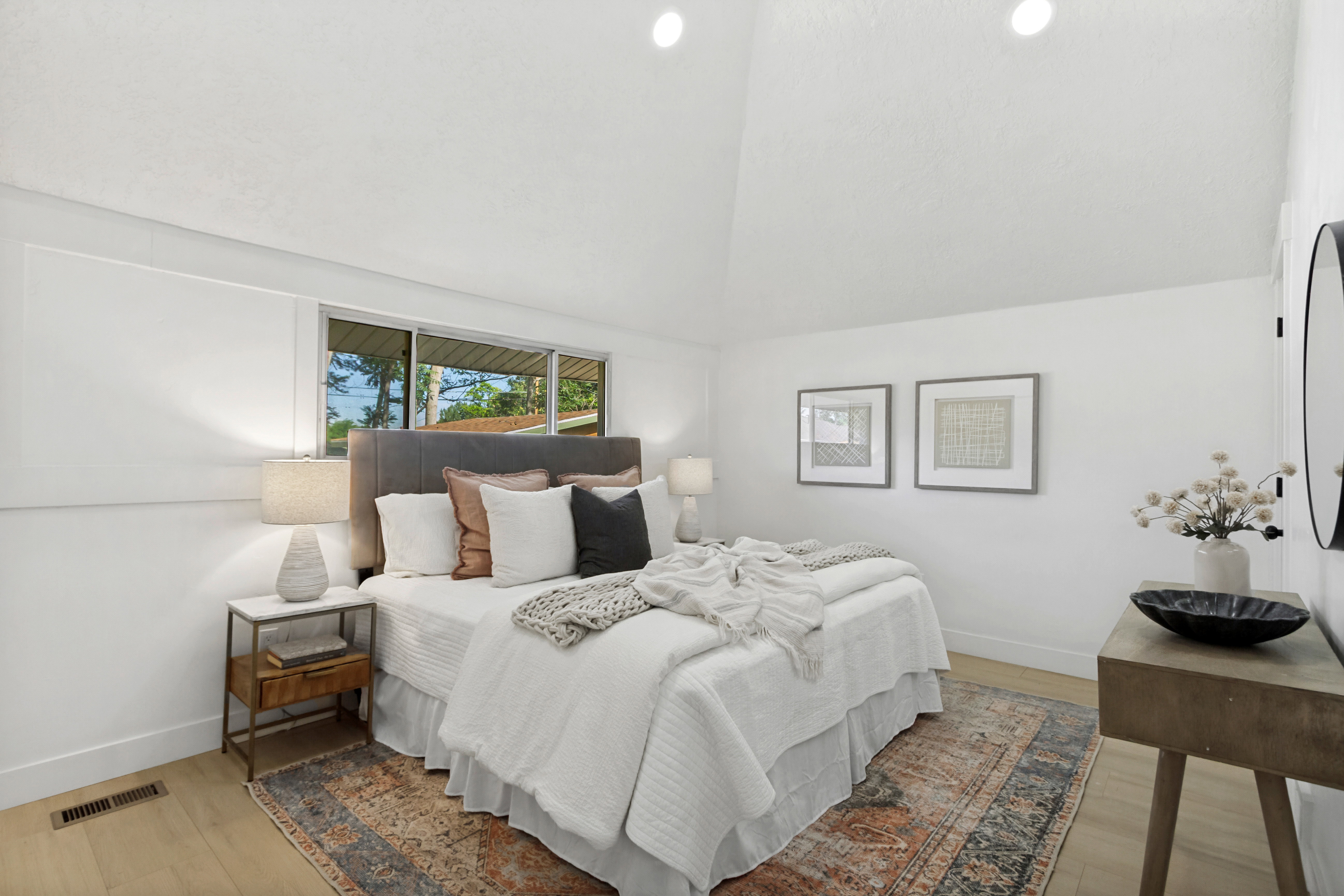 Vaulted ceiling with recessed lighting