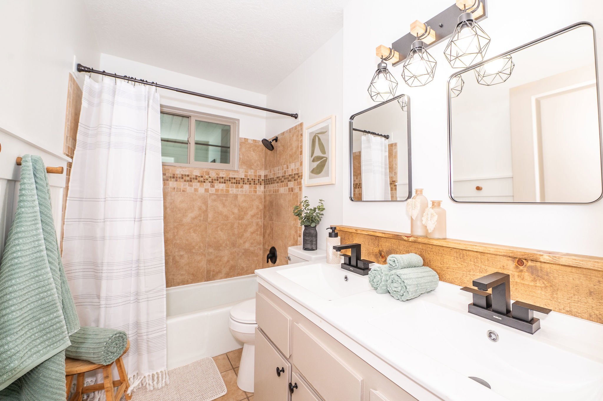 Double vanity with integrated sinks and matte black fixtures