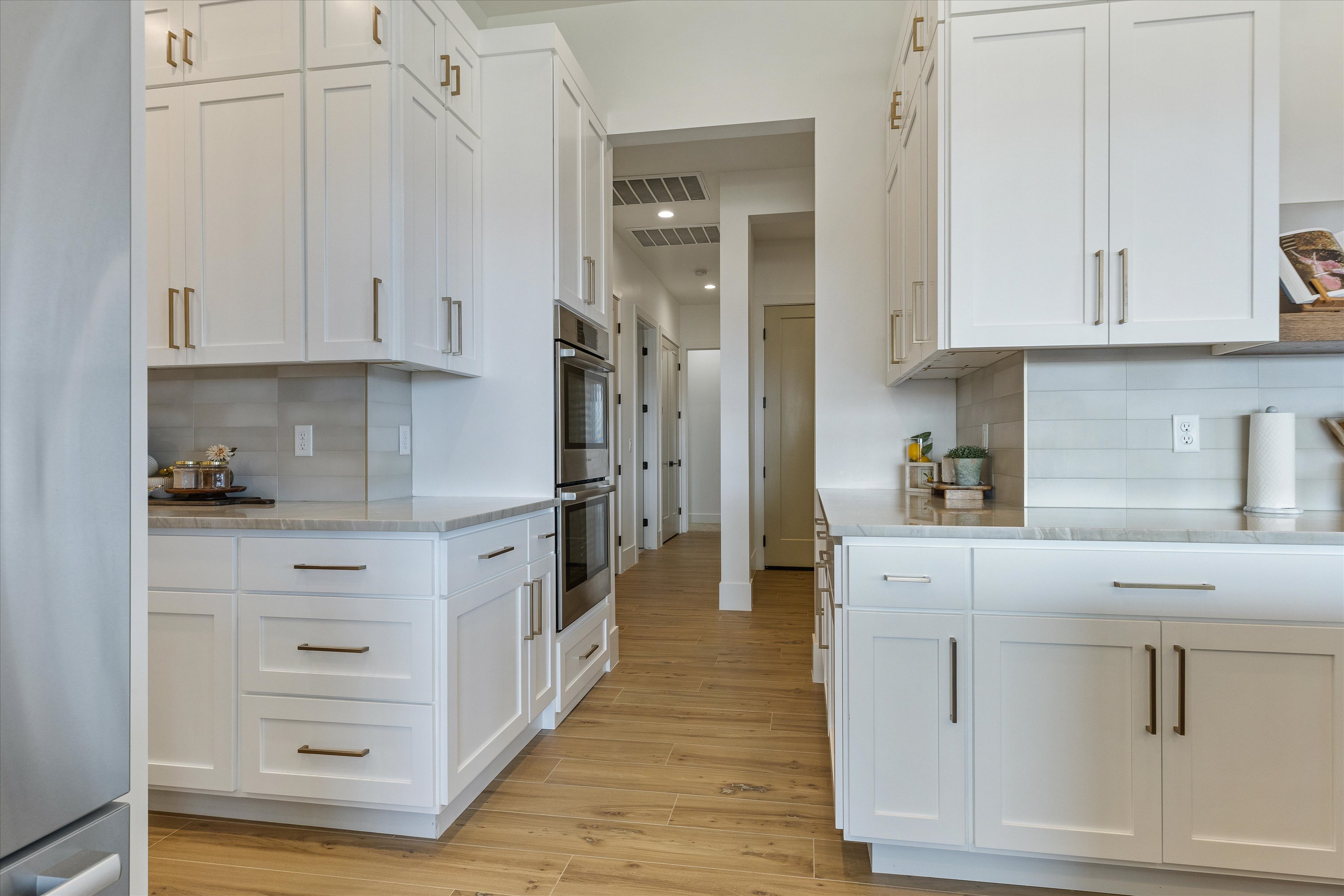 Double Ovens, Lots of Counter Space & Storage