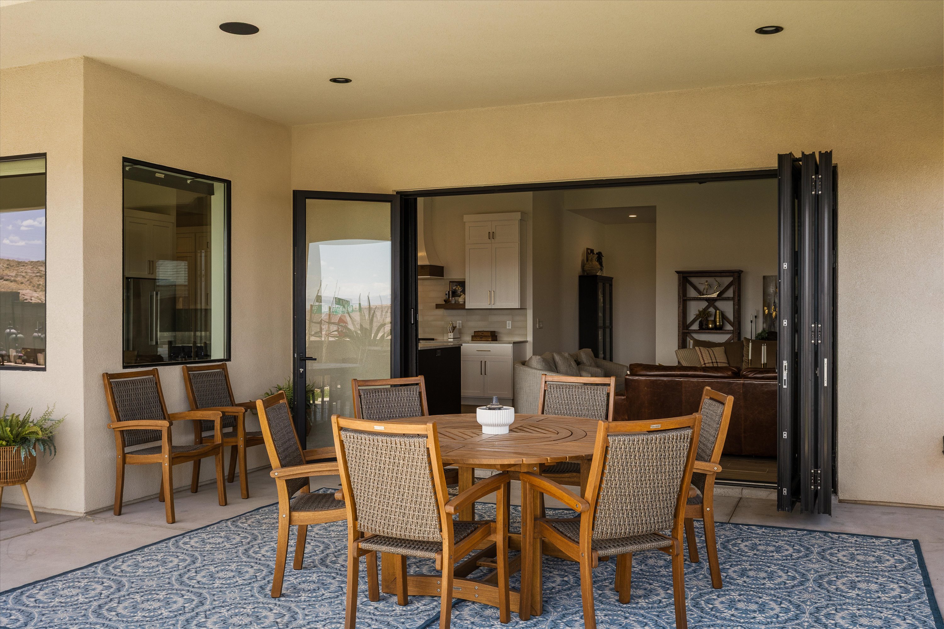 Bifolding Door, Patio has 4 Speakers