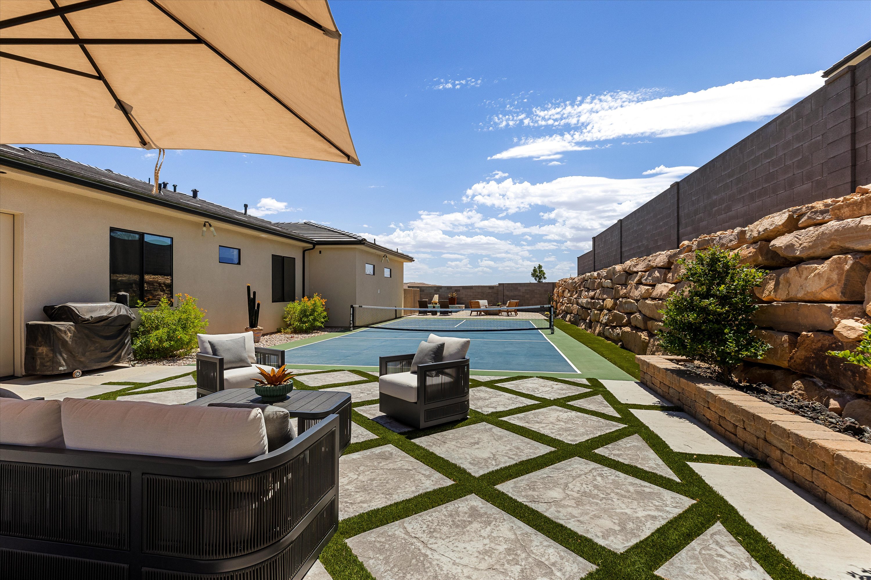 Lounge Area, RV Parking behind!